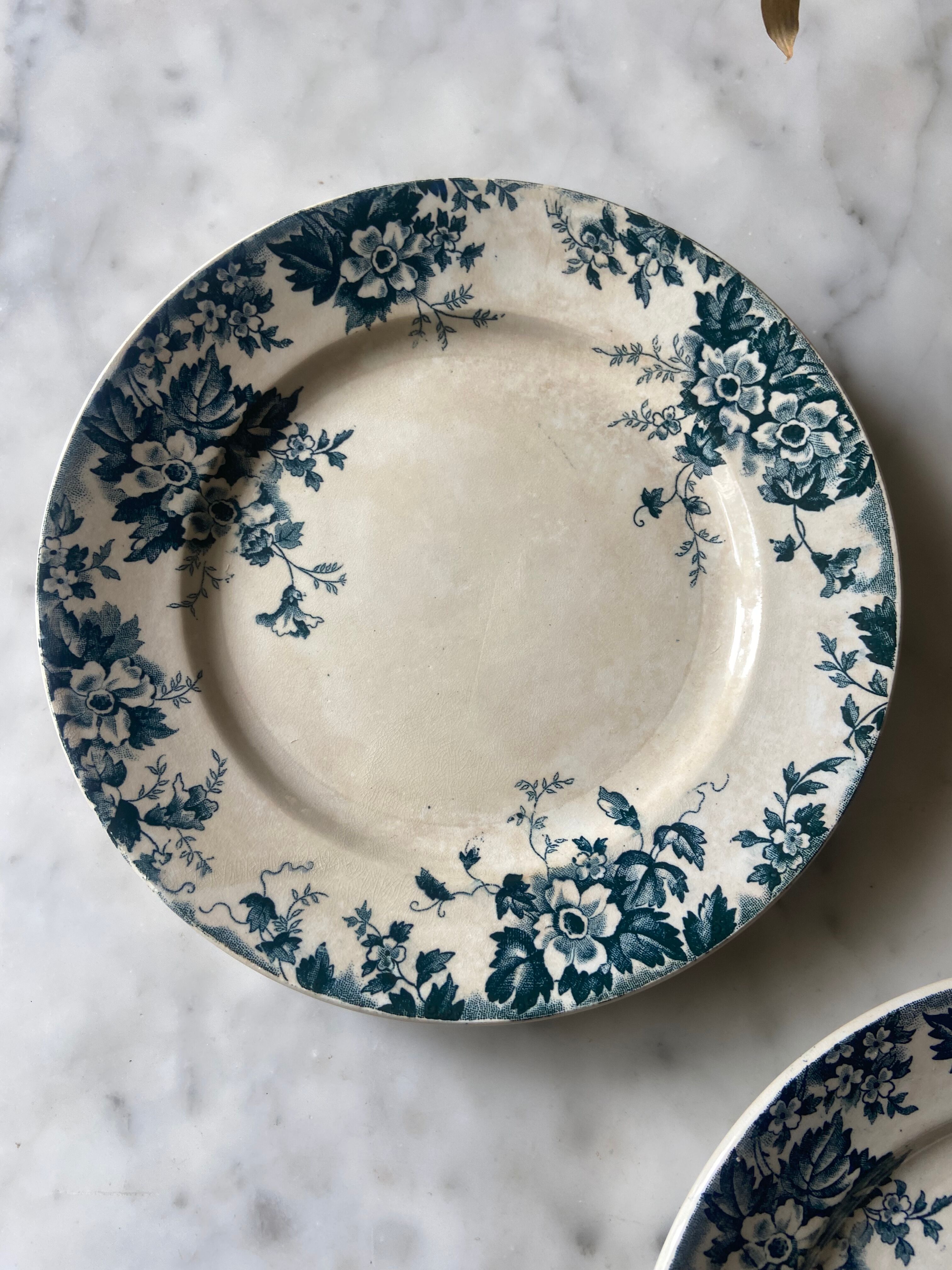 Series of 4 ceramic dessert plates from Saint Amand