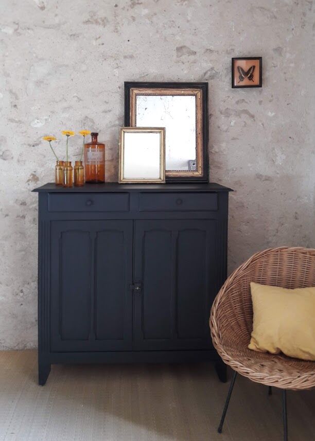 Black Parisian buffet