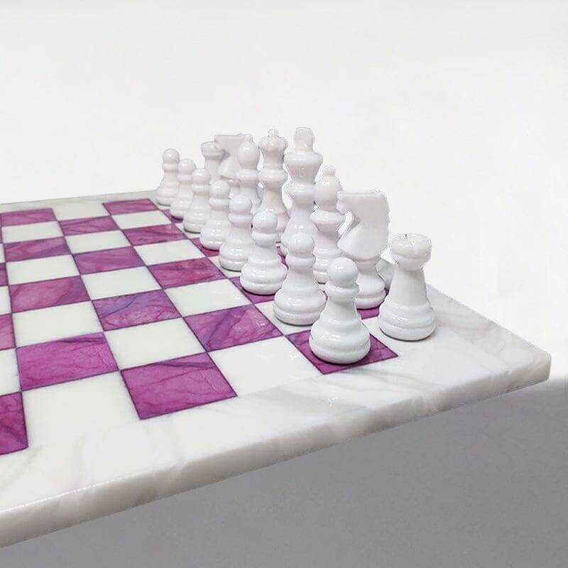 Superbe jeu d'échecs rose et blanc des années 1970 en albâtre de Volterra fabriqué à la main en Italie
