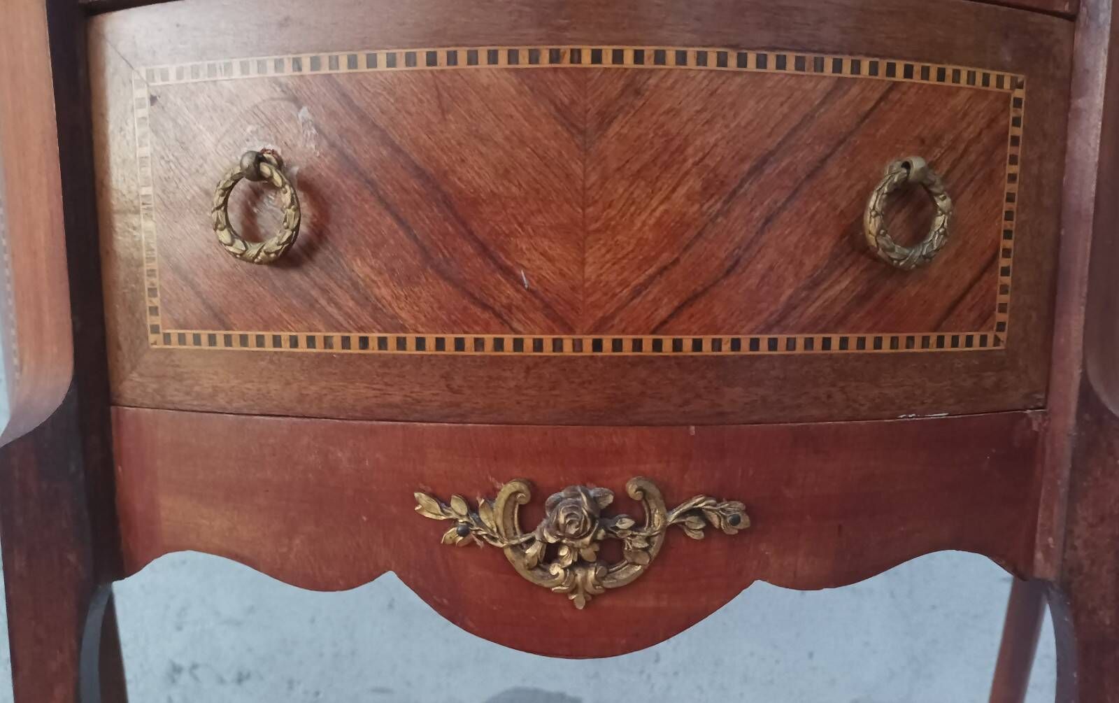 Half-moon commode in Louis XV style with walnut veneer.