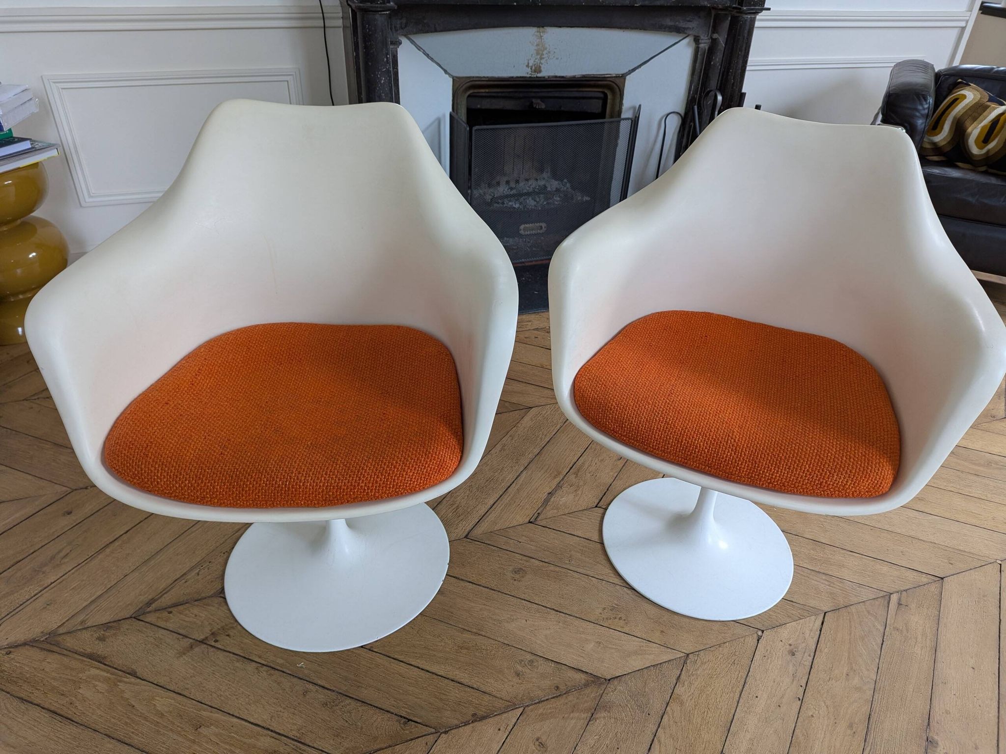 Pair of Tulip Knoll Saarinen armchairs
