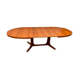 Scandinavian extendable oval round table in teak