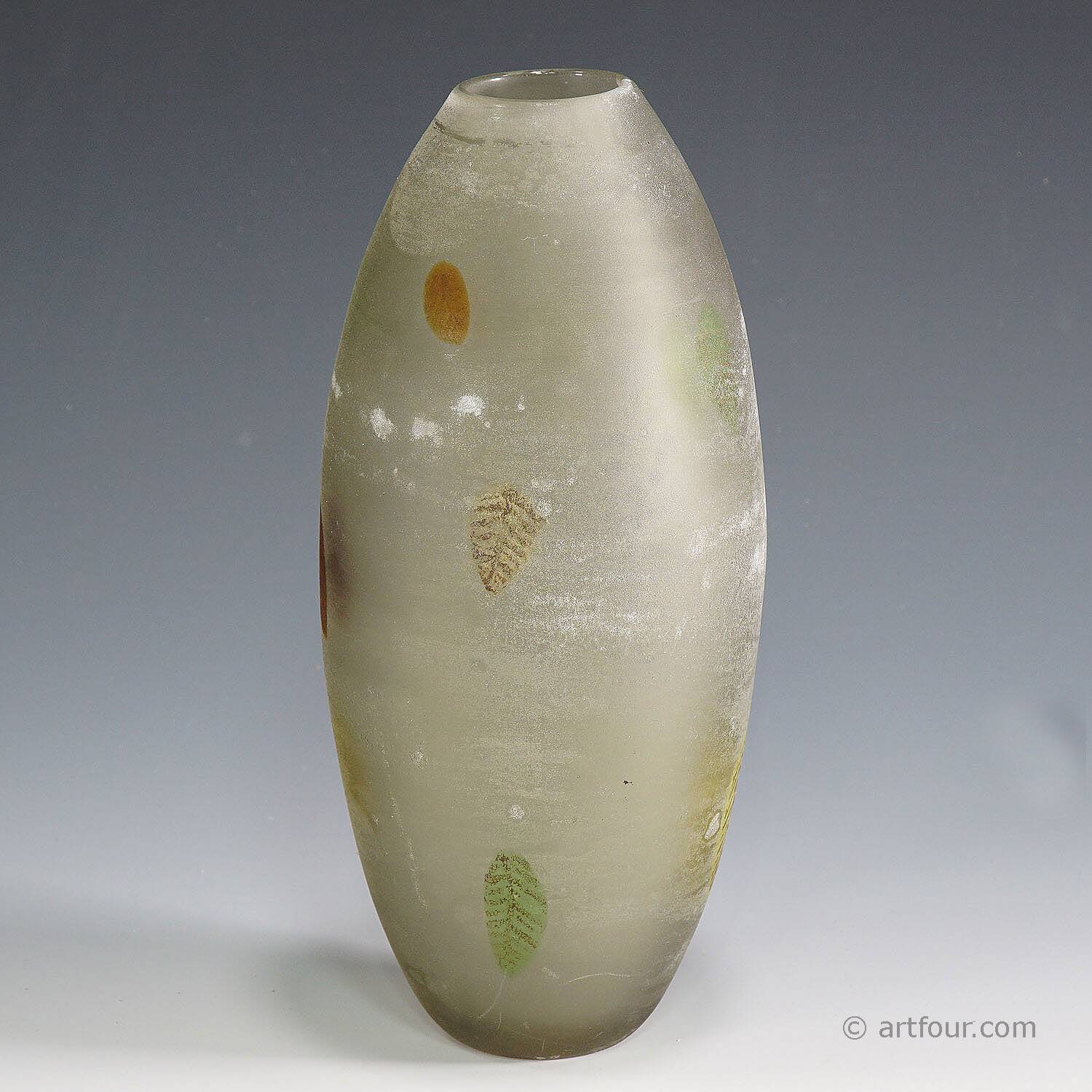 Glass vase 'A Scavo' by Gino Cenedese with autumn leaves