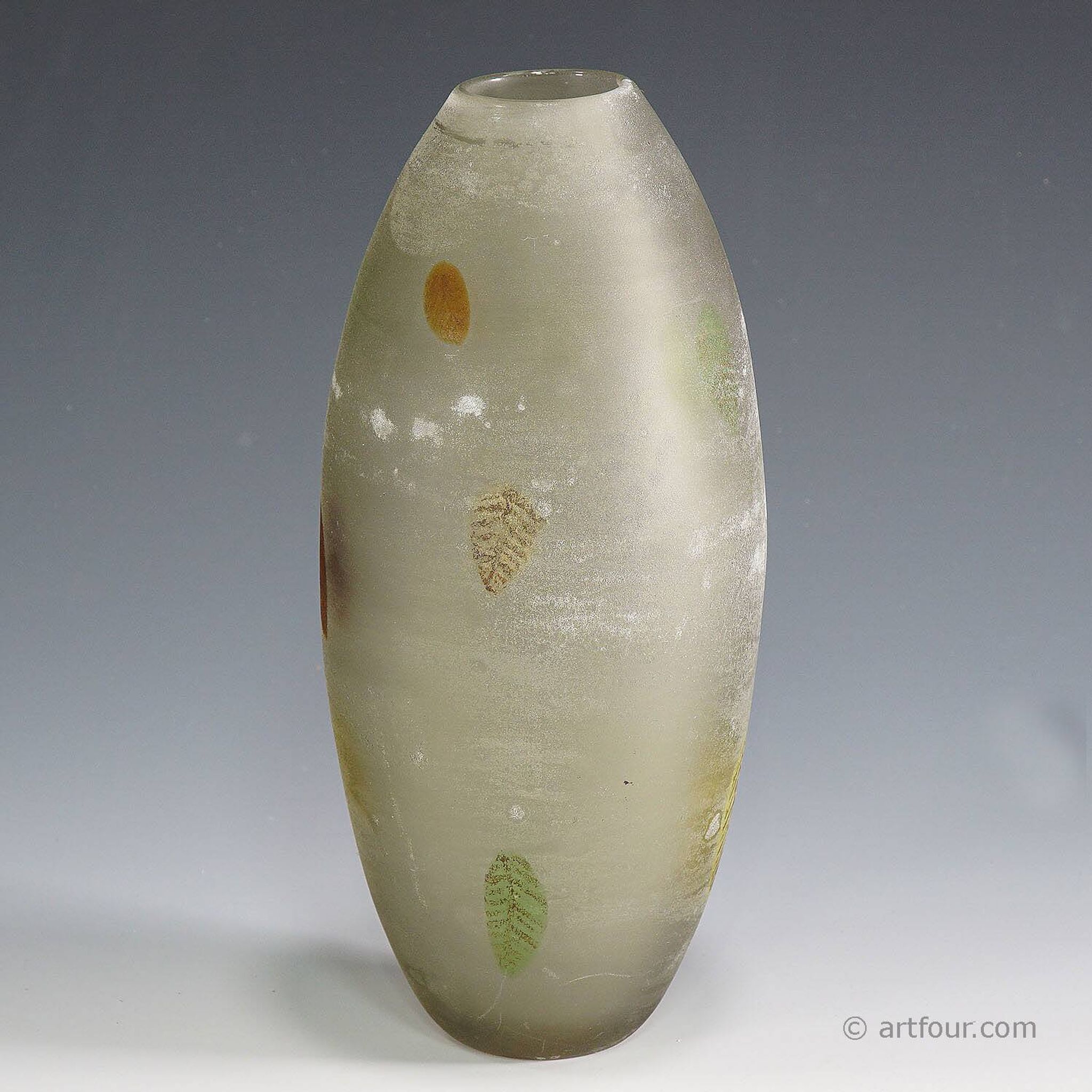 Glass vase 'A Scavo' by Gino Cenedese with autumn leaves