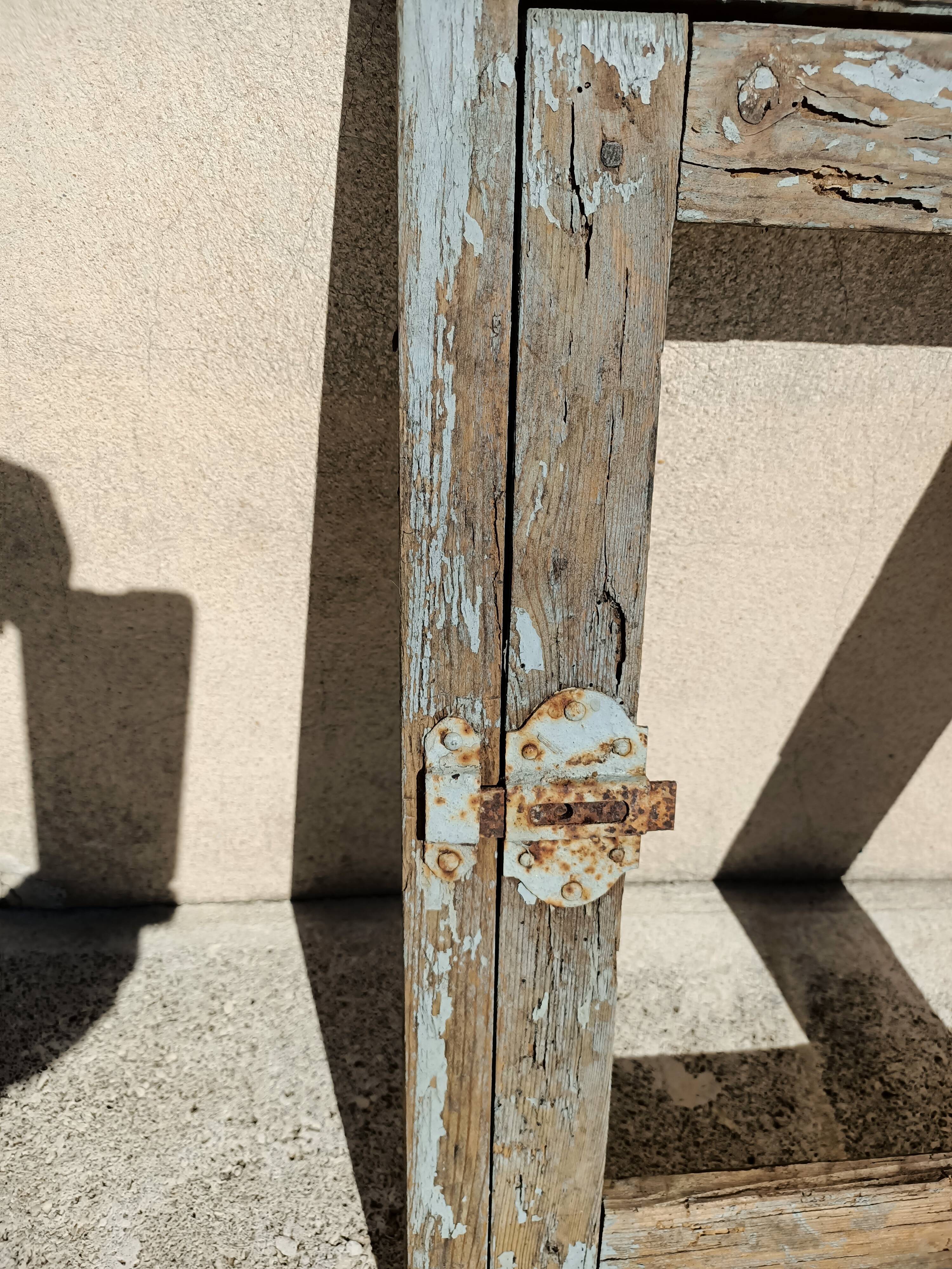 Old wooden fenestron 35x55 cm