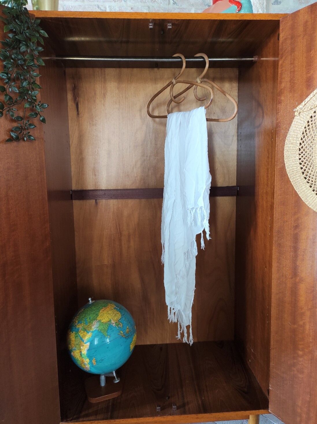 Armoire vintage