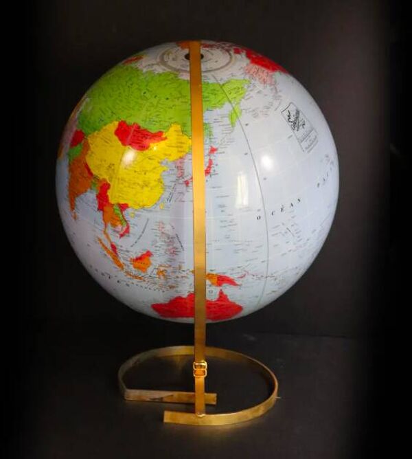 Globe terrestre gonflable vintage sur support, 1960, Taride Sevylor