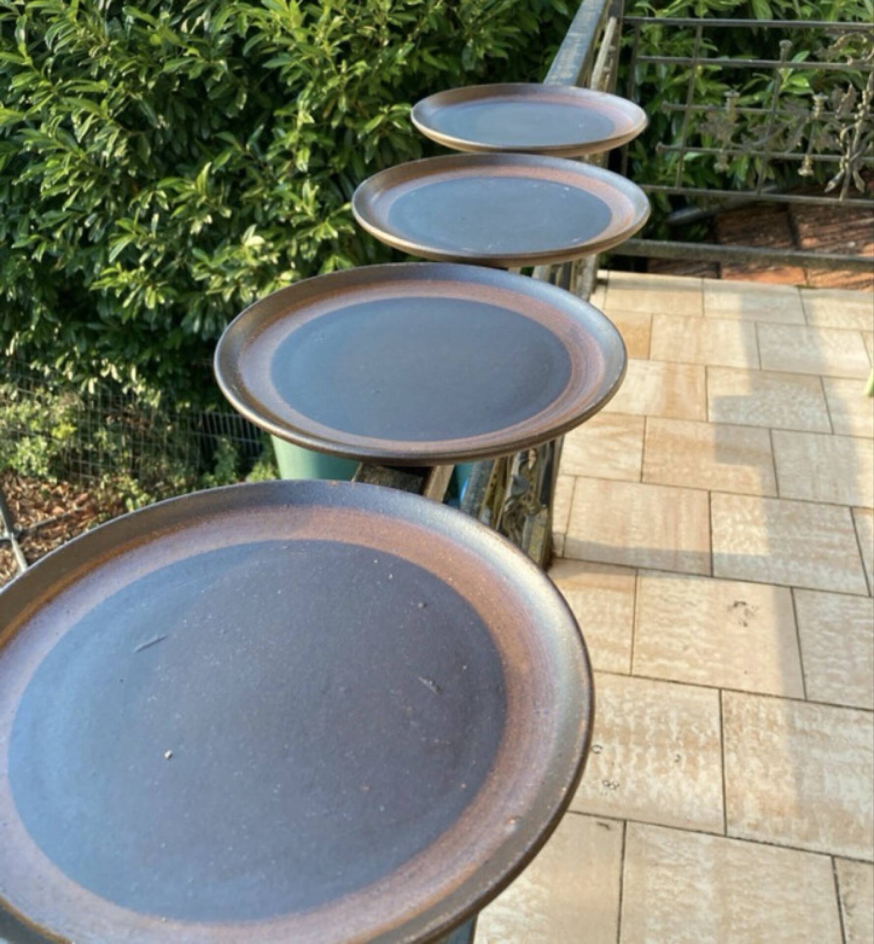 Raw organic flat plates Gre du Marais