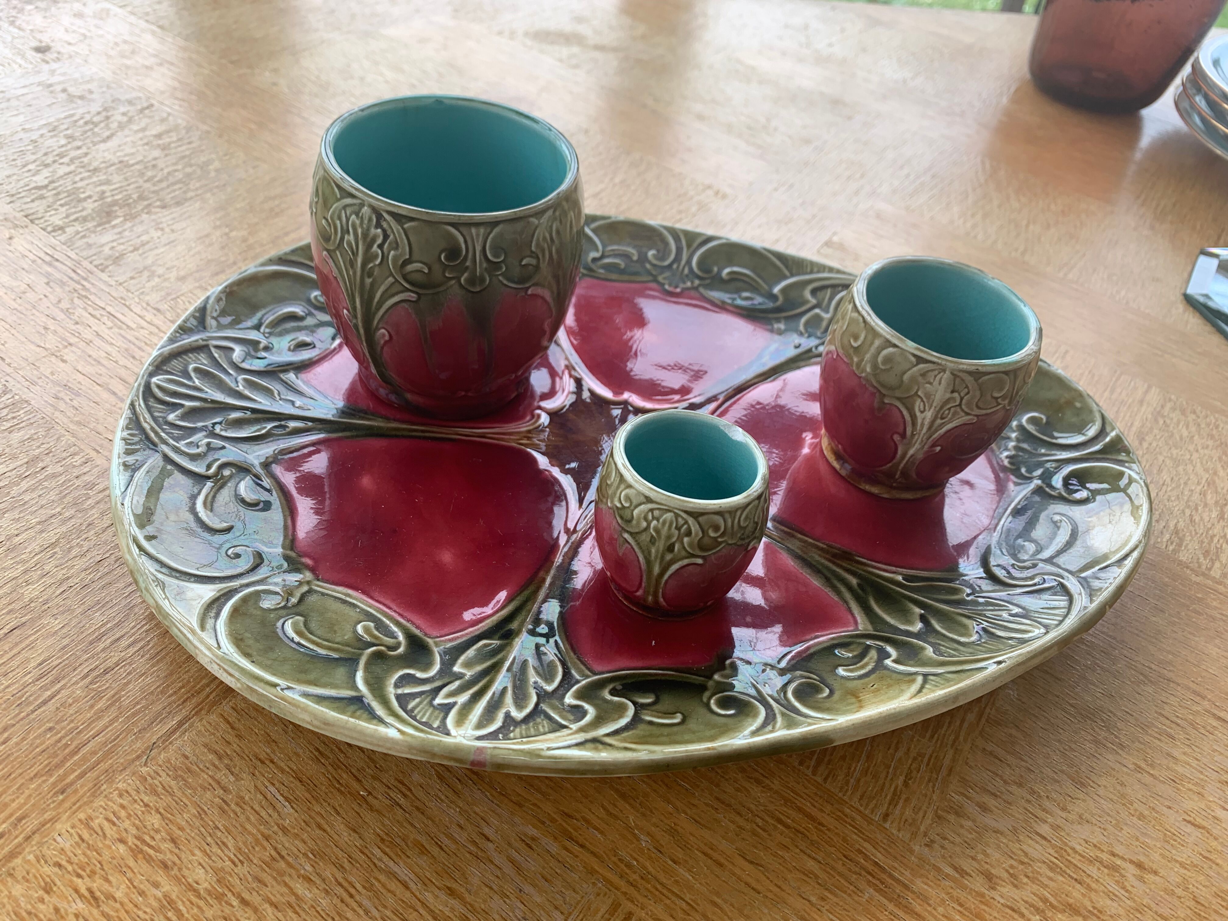 Set of art nouveau slurry consisting of a large dish and 3 small collector's jars