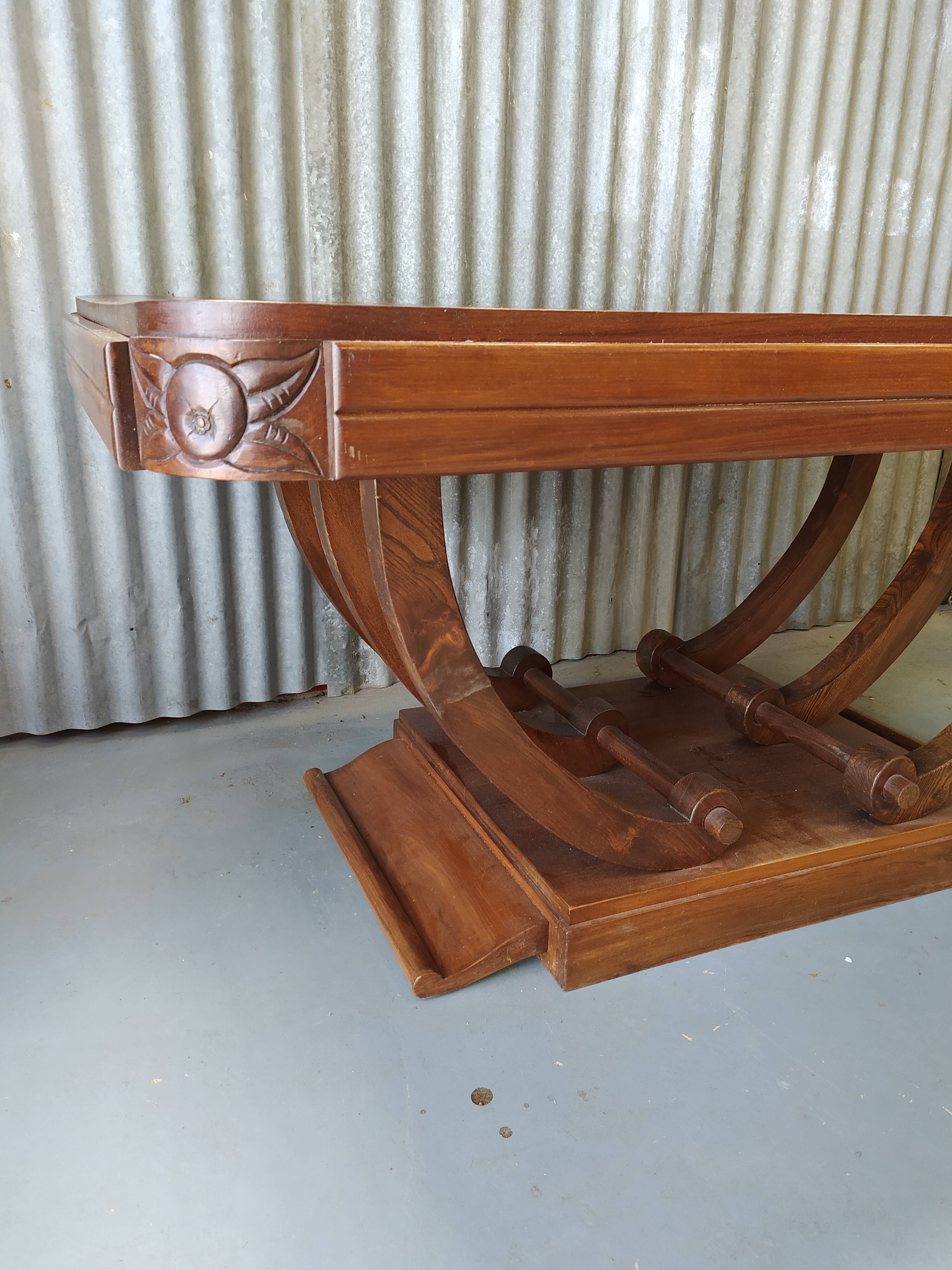 Art deco table