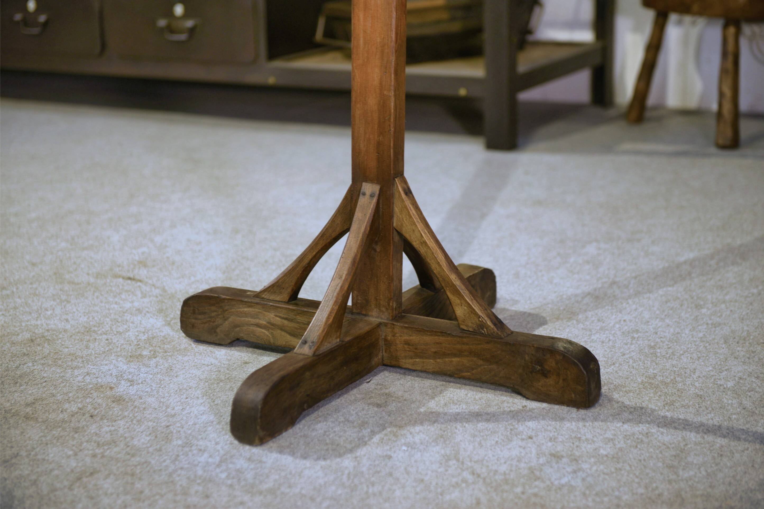 Coat rack in elm and pine from the 1950s.