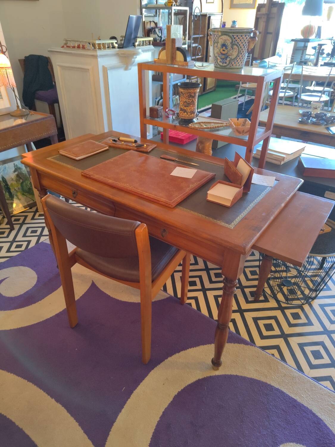 Minister's desk with pull tabs