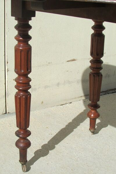 expandable table in solid mahogany