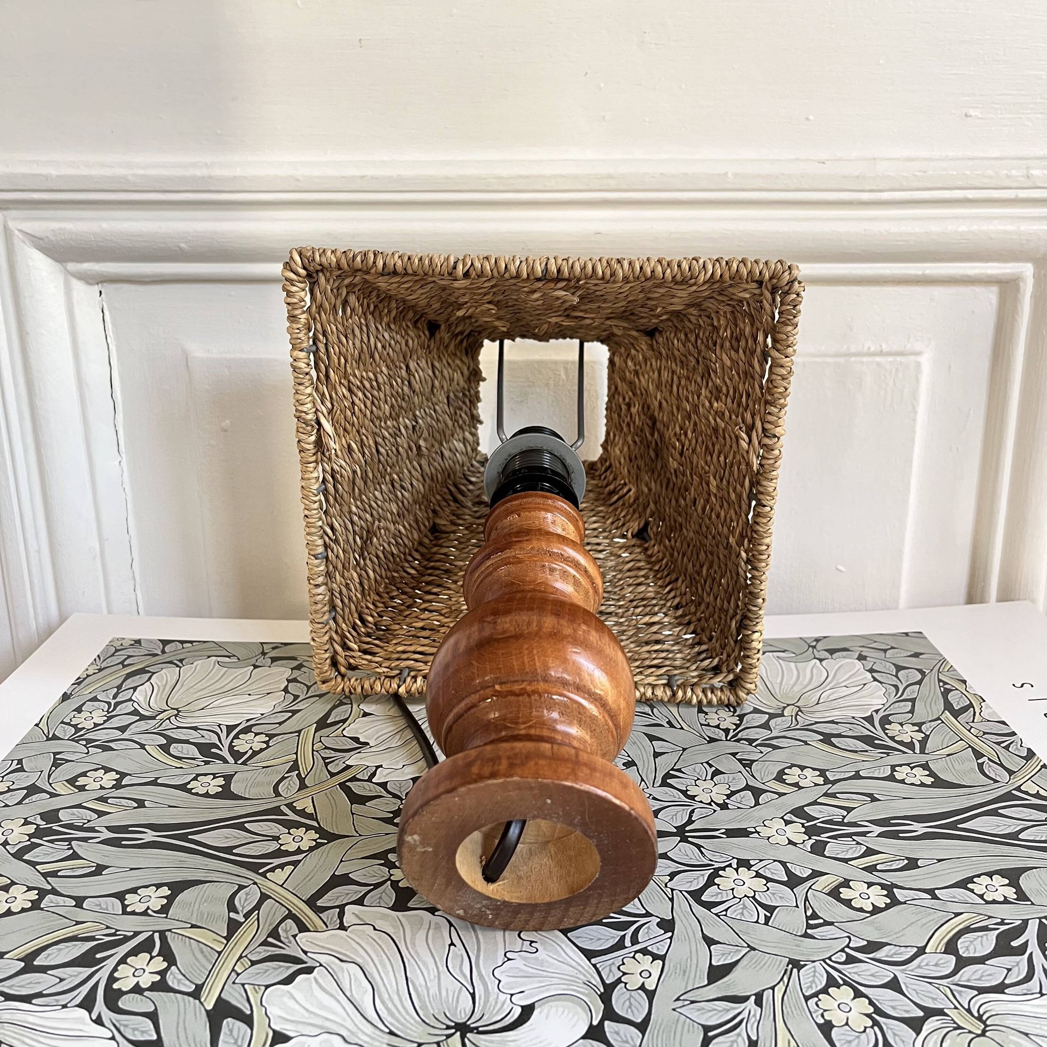Lampe en bois, abat-jour corde, années 70