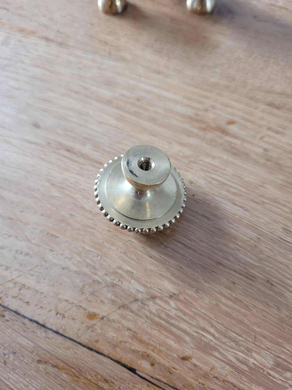 Boutons de meuble Louis XVI en laiton