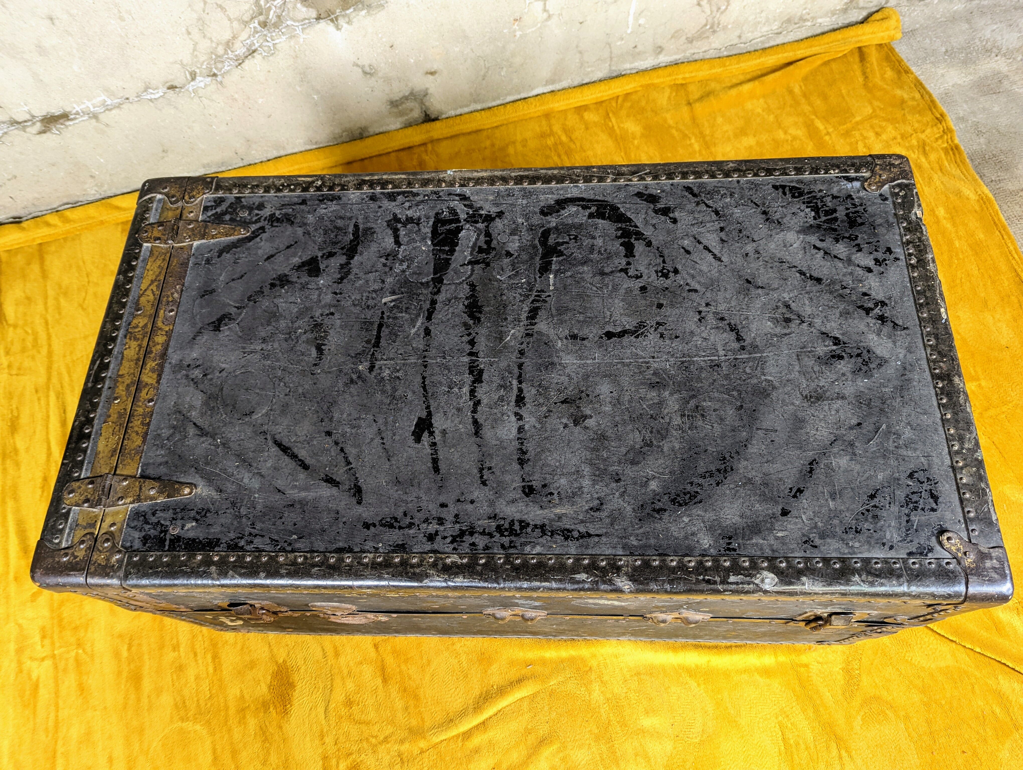 Antique travel trunk mendel trunk