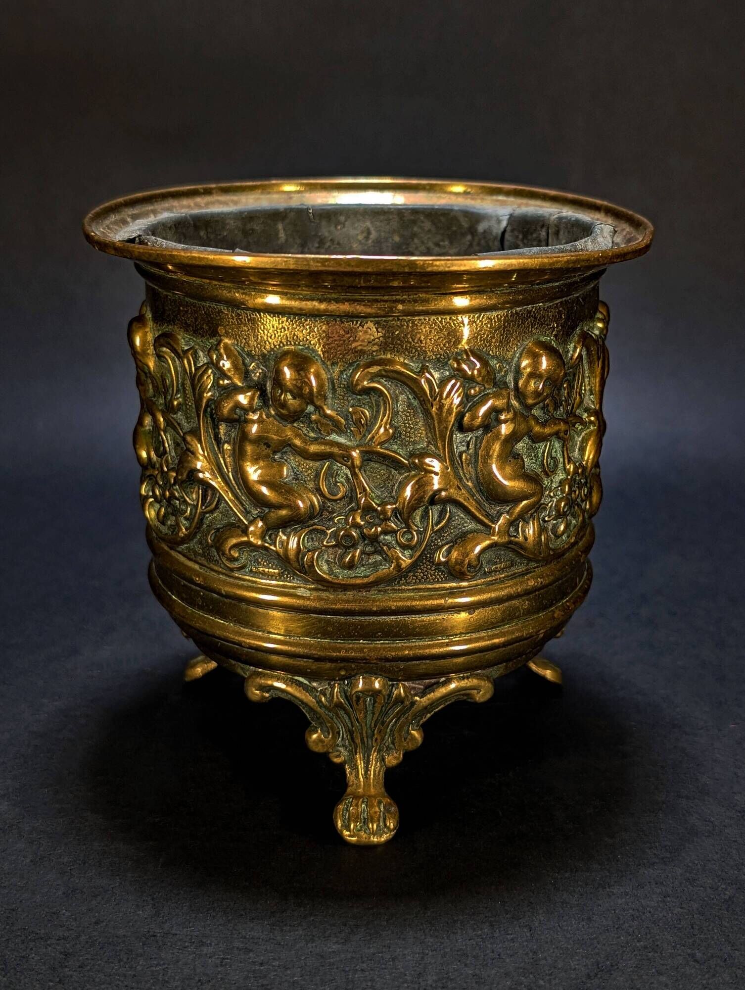 Small brass jardinière from the Napoléon III period.