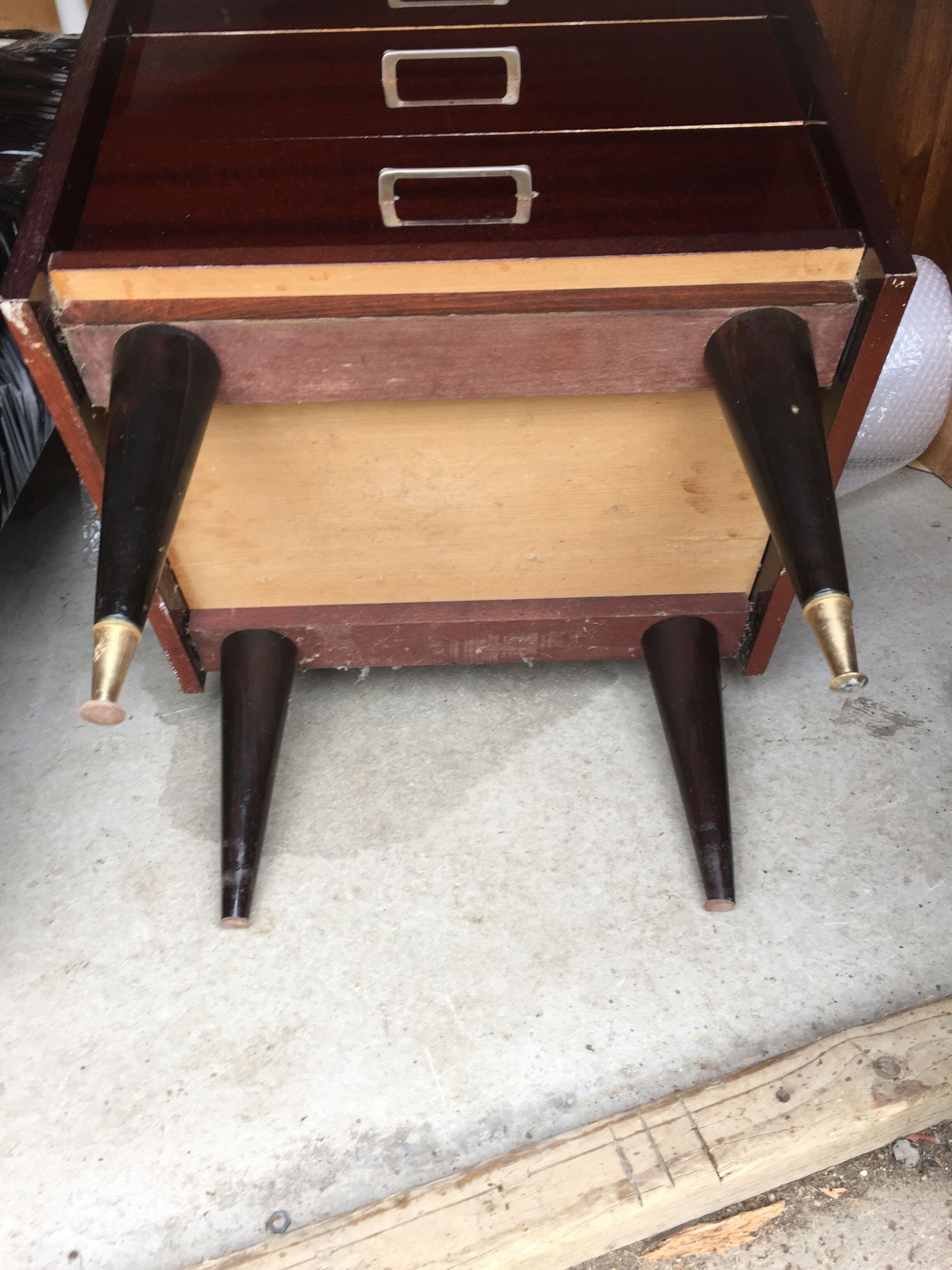 Vintage rag chest of drawers in varnished mahogany