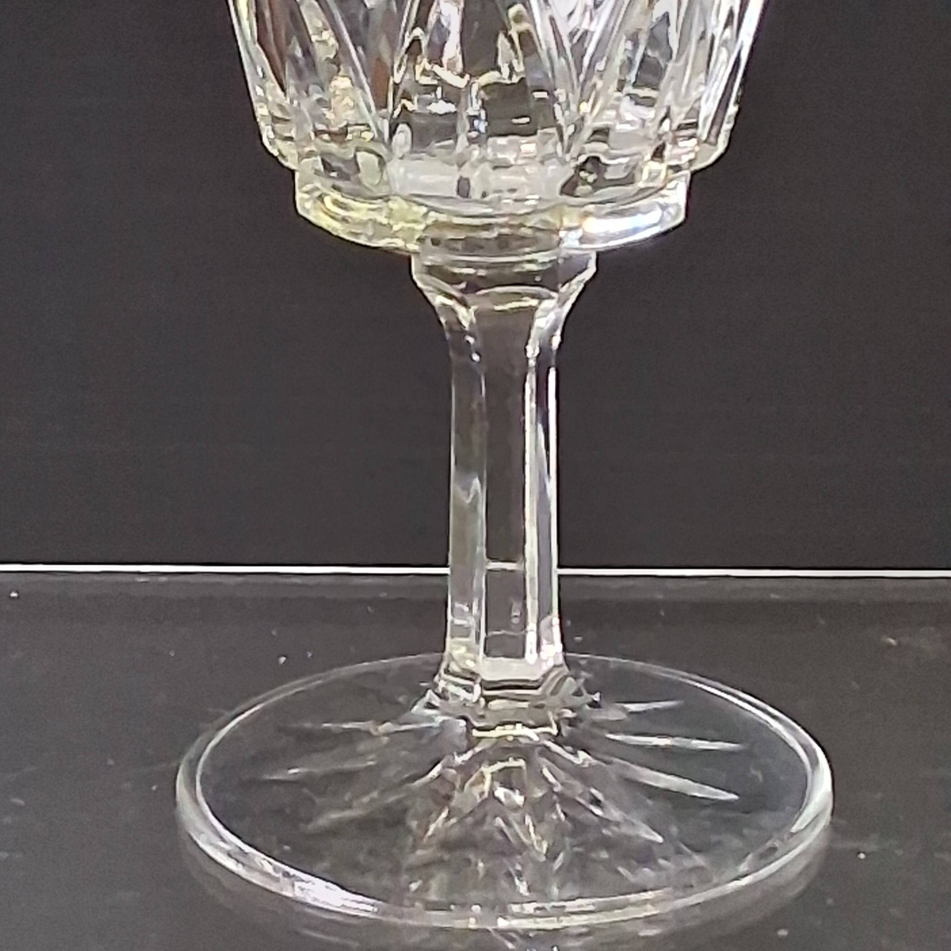 6 large wine glasses in semi-crystal from VMC in good condition.