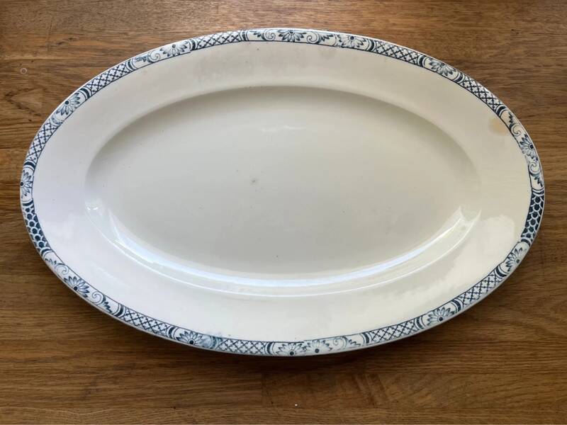 Sauceboat and old earthenware dish Salins - Terre de fer