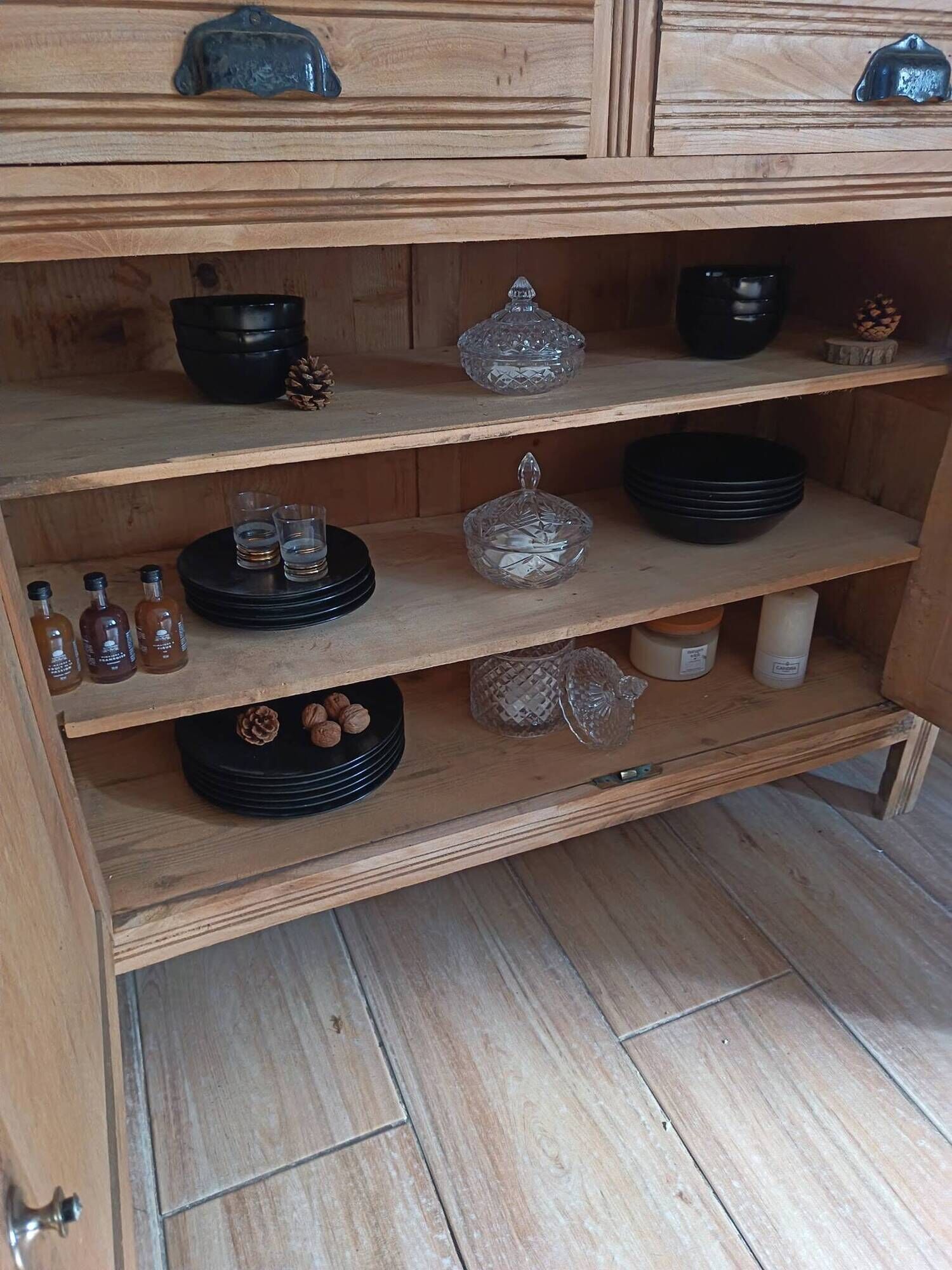 Country-style sideboard
