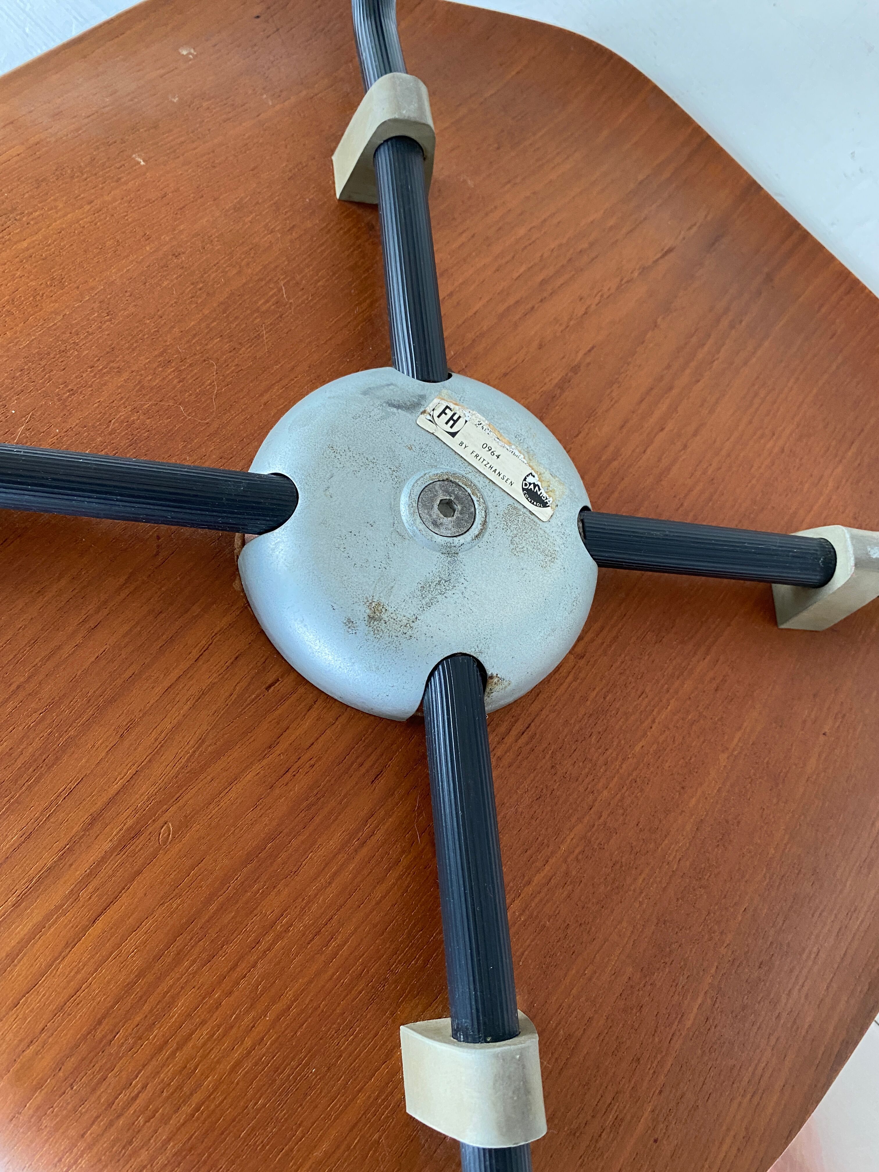 Set of 2 vintage Arne Jacobsen hammerheads chairs in teak