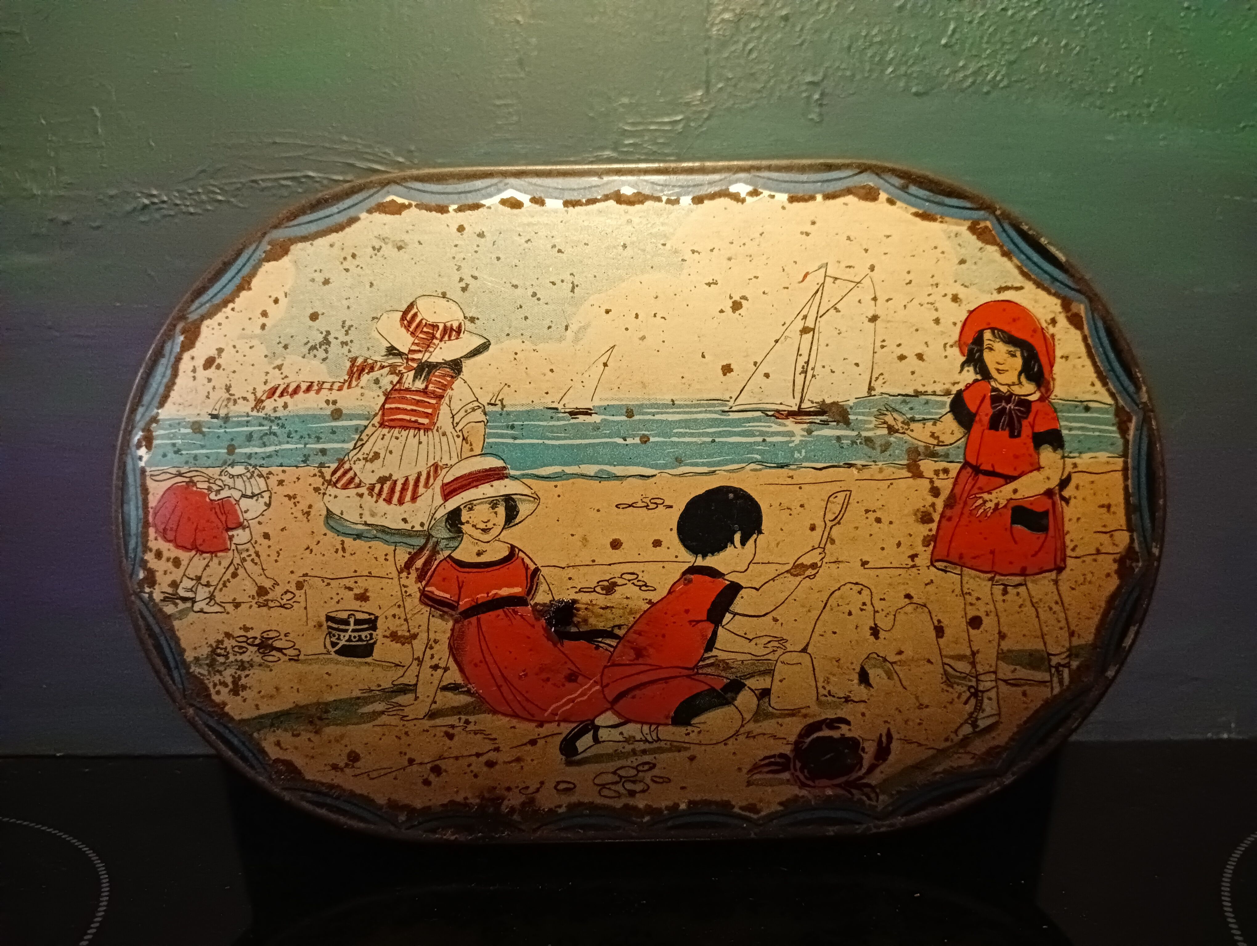 Lithographed sheet metal box " éts au planteur de caiffa " decorations children beach sea boats