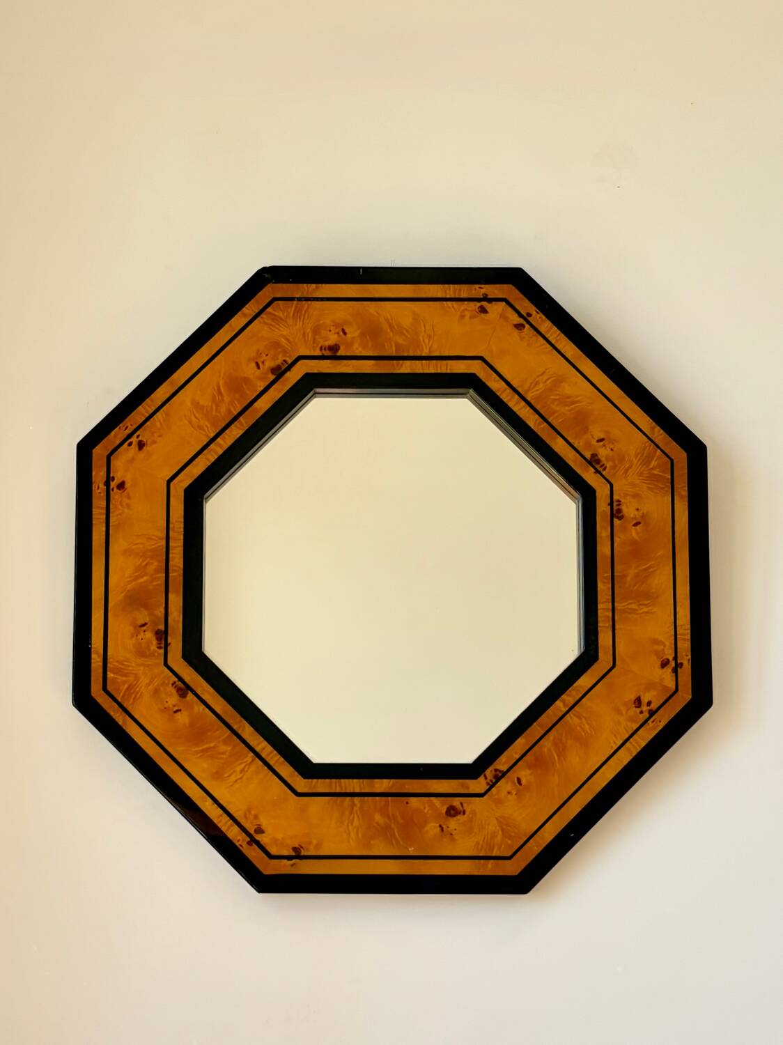 Miroir octogonal en loupe d’orme par Jean-Claude Mahey