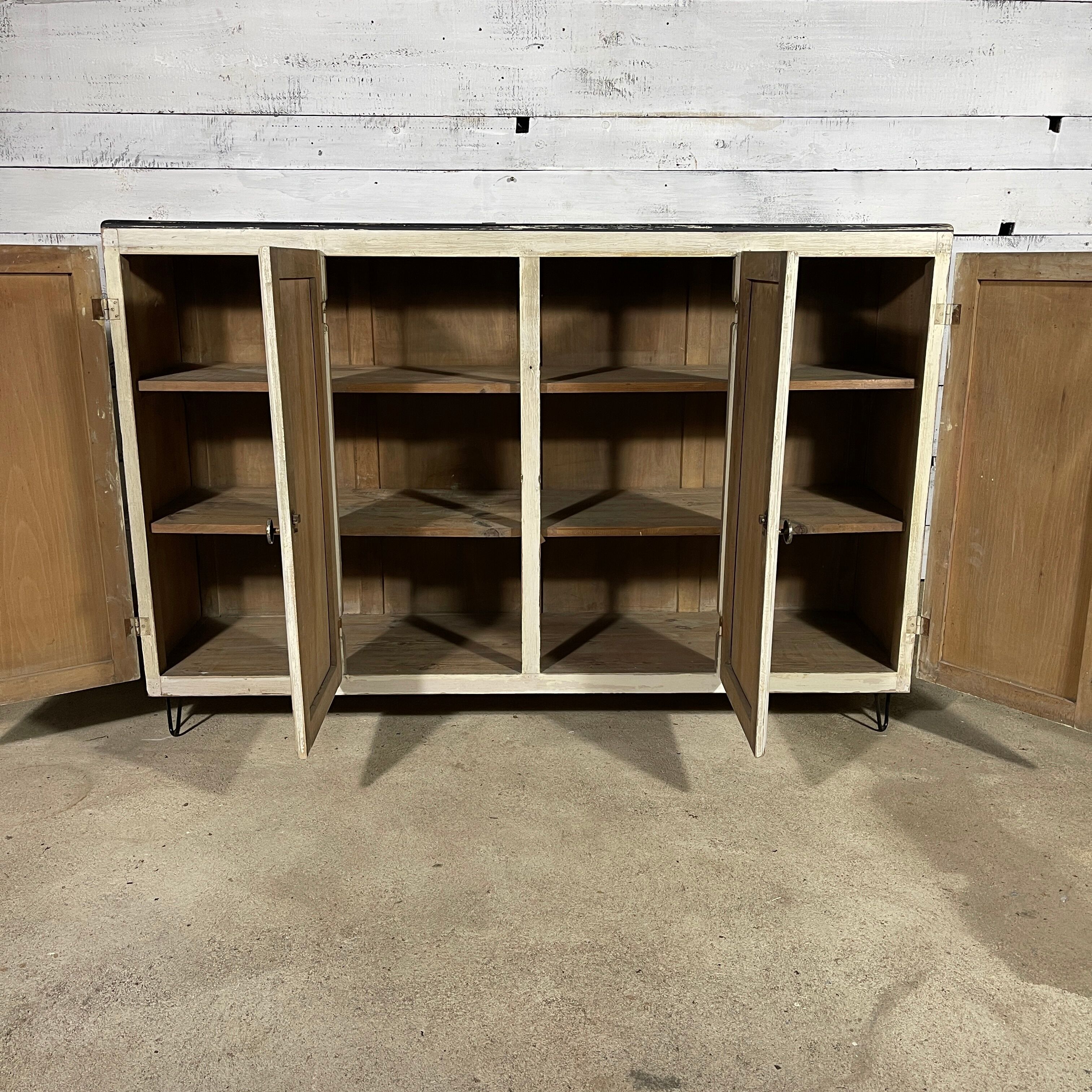 Patinated sideboard 4 doors