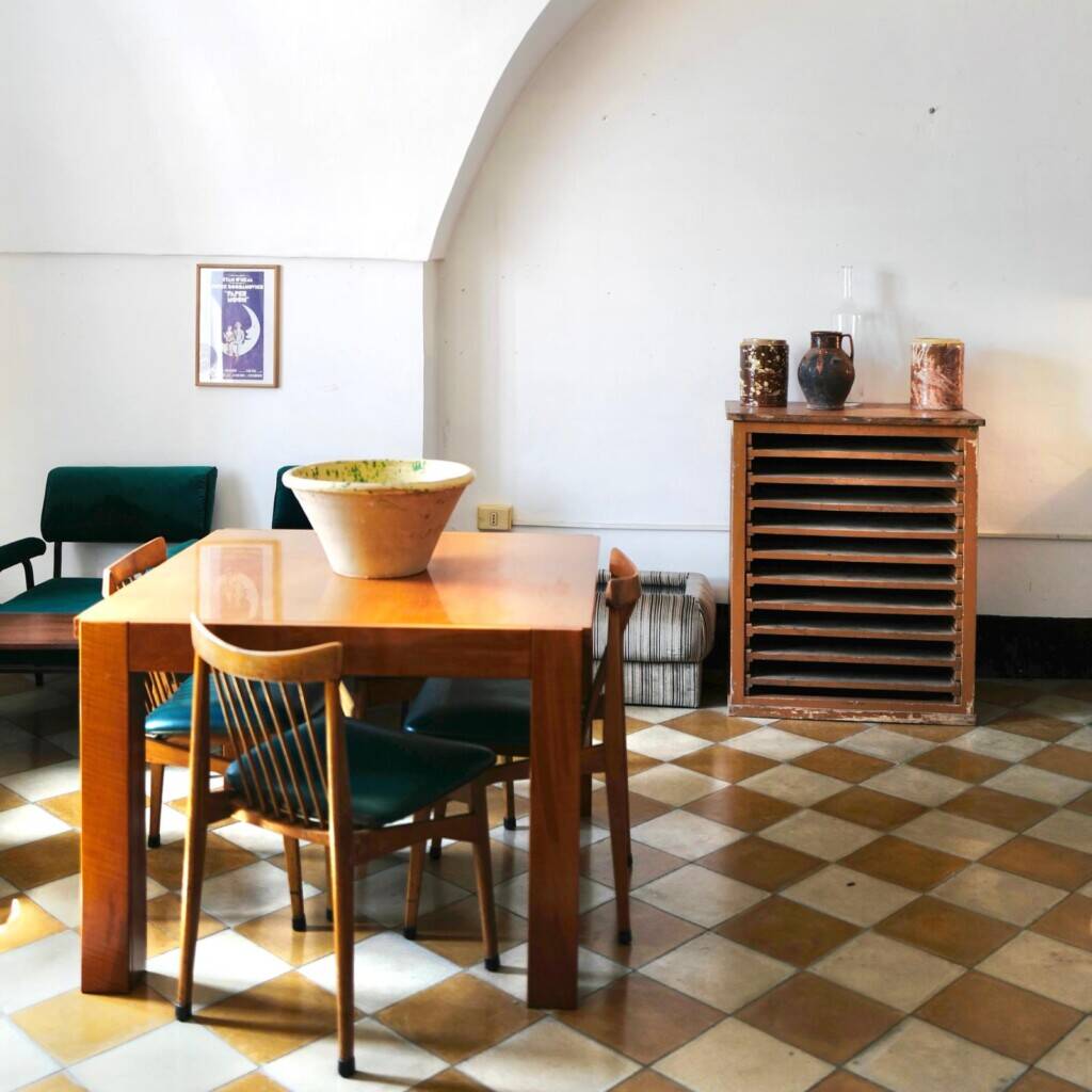 Dining table Afra & Tobia Scarpa Model 778, in solid cherry wood, Italy from the 1970s.
