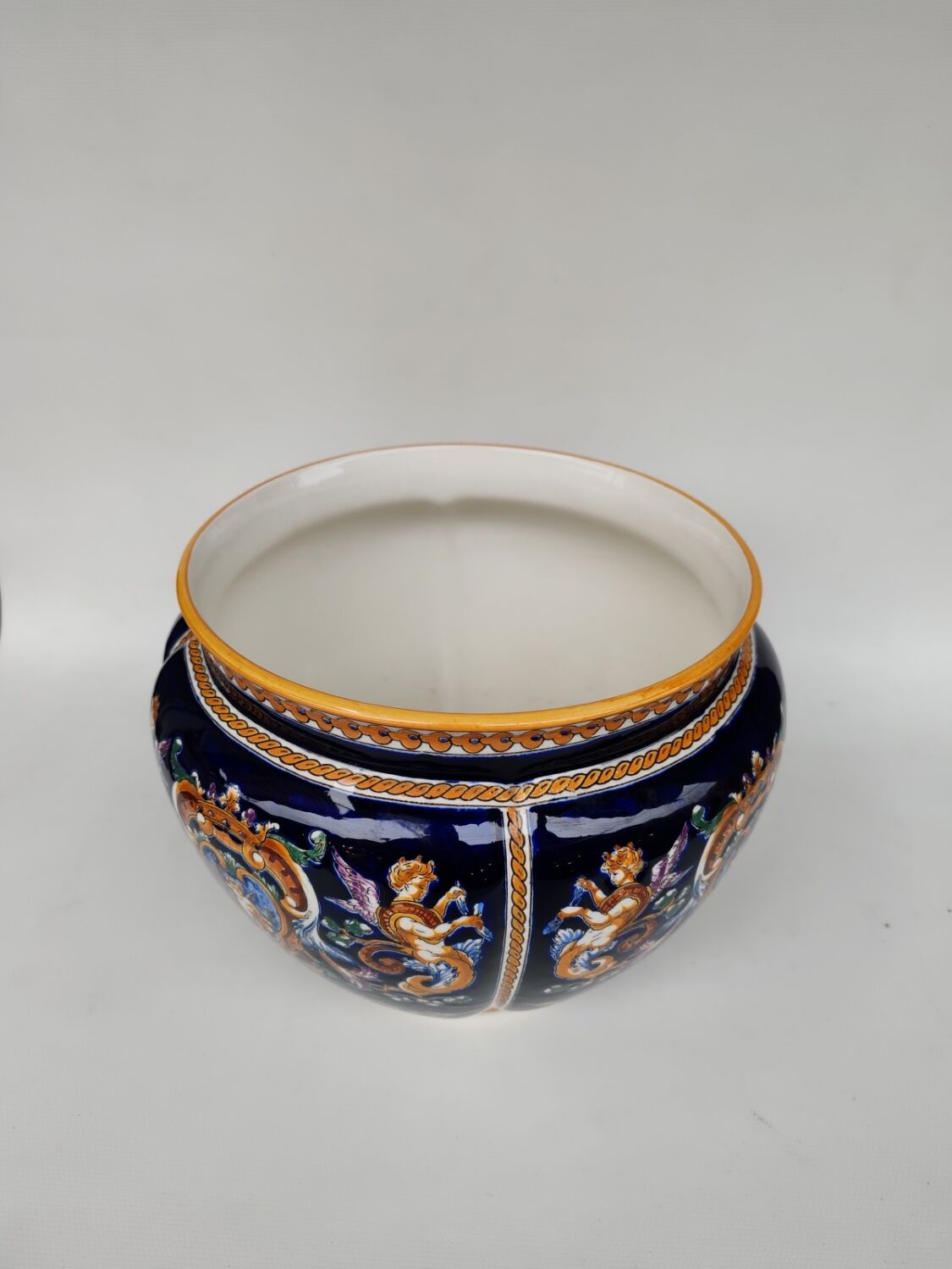 Earthenware cache pot from Gien, Renaissance model, 20th century.