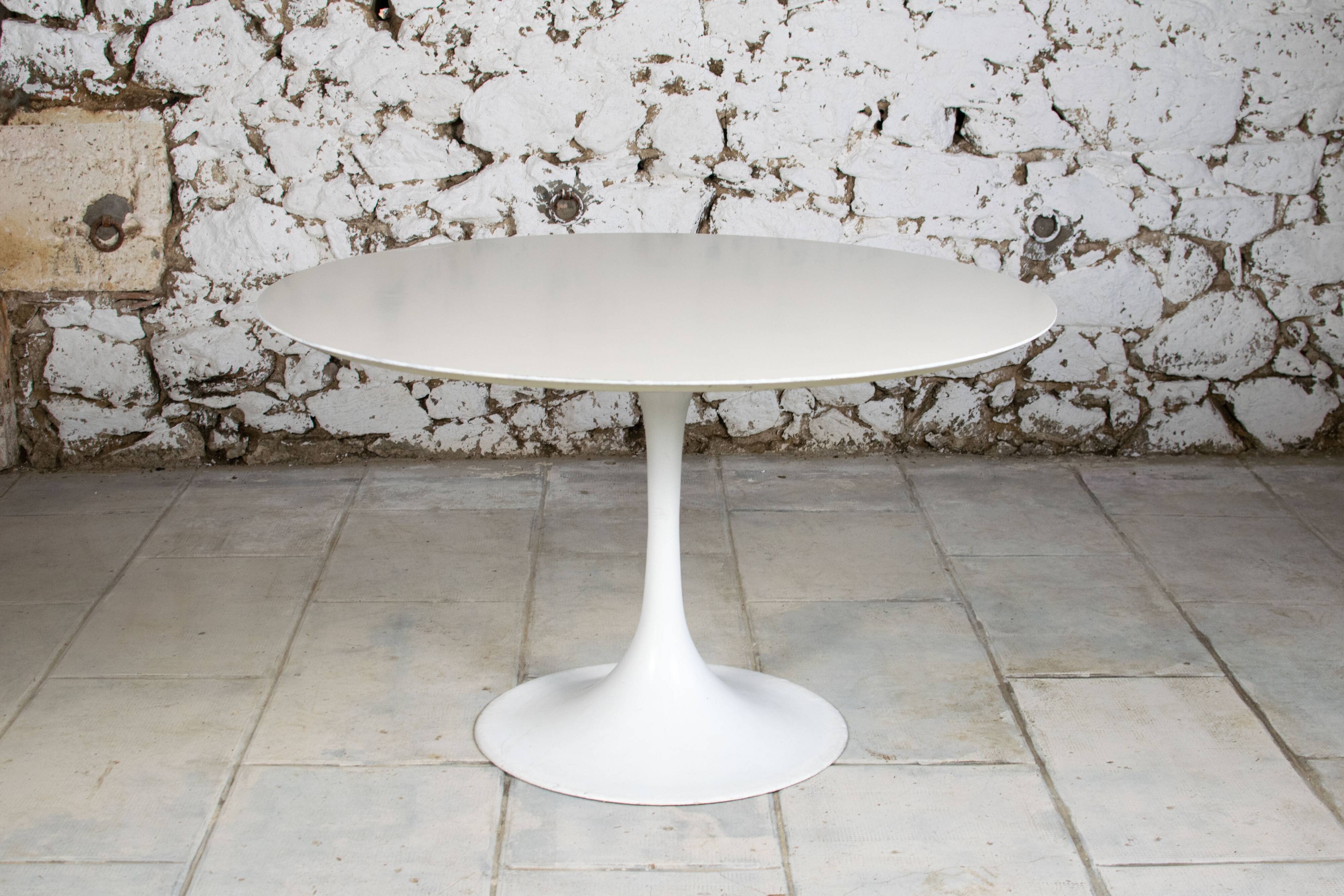 Vintage tulip table 1970