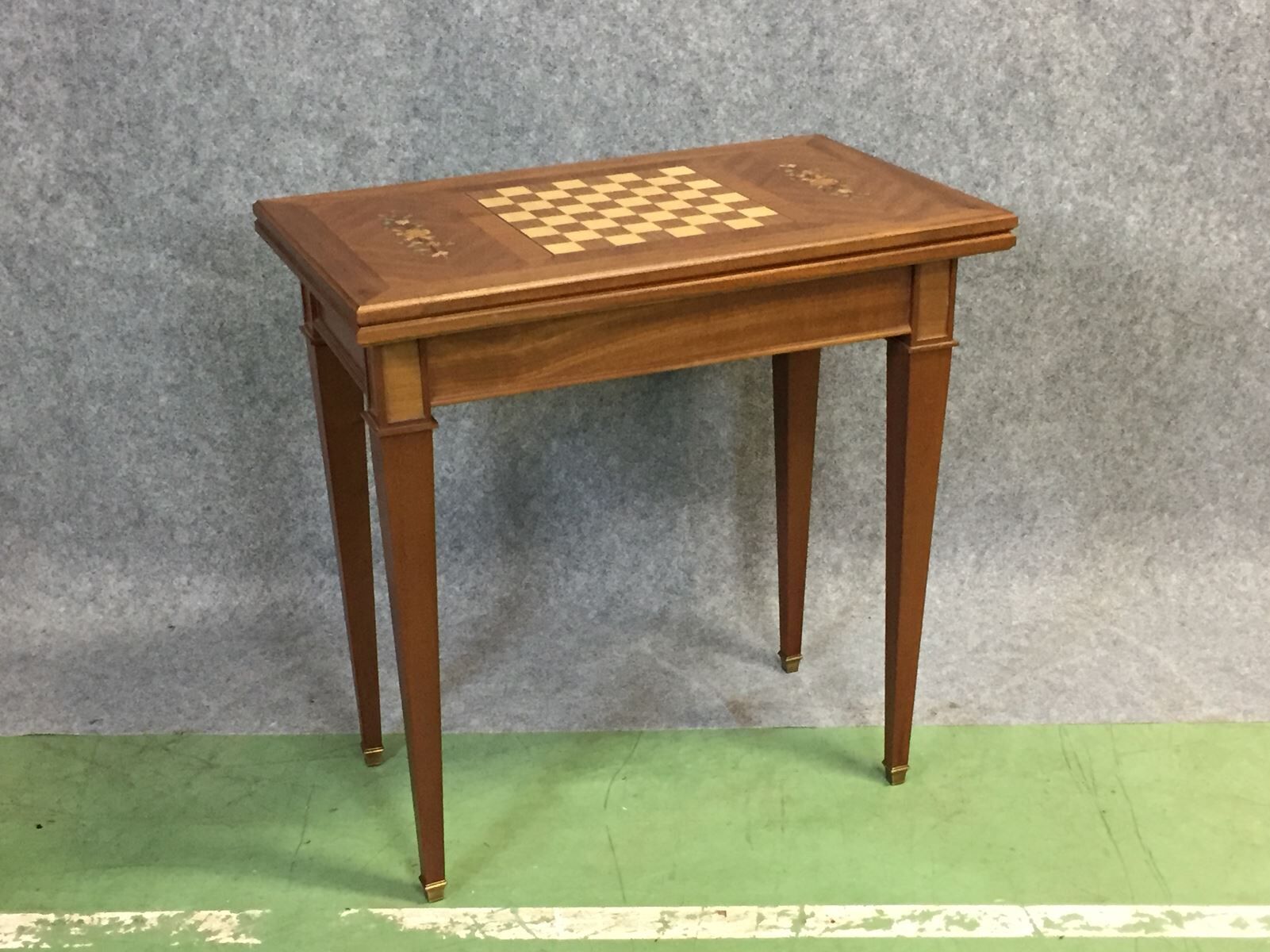 Table à jeux des années 50 en marqueterie