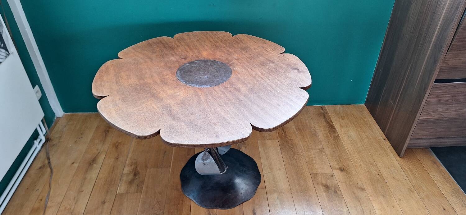 Round table with flowers