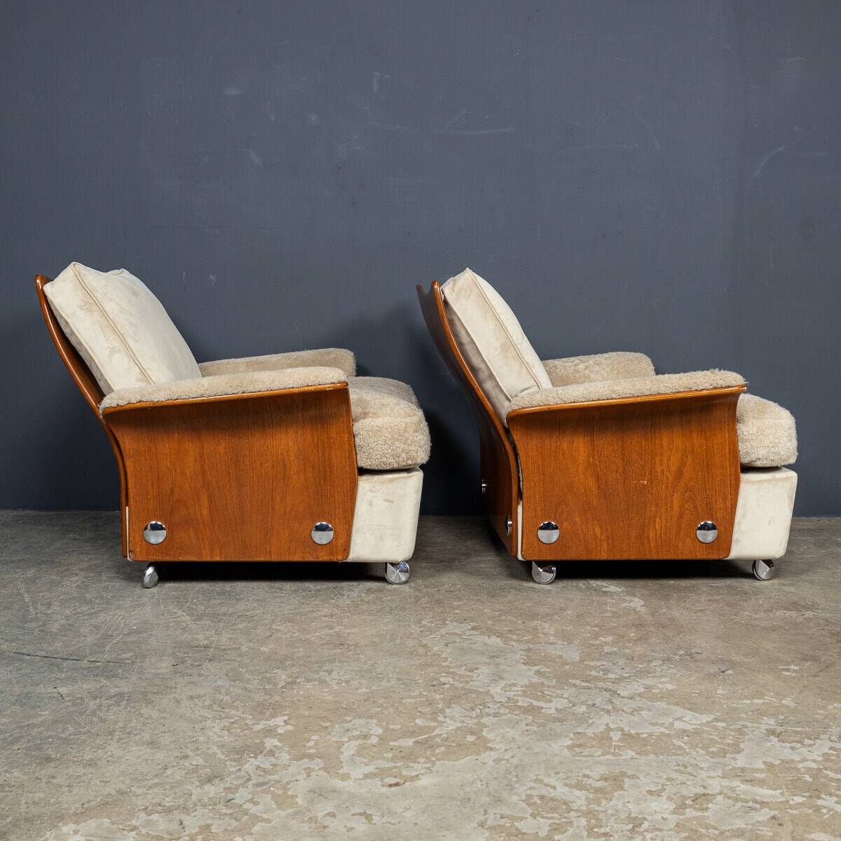 Vintage 20th century cream velvet "tulip" seating suite by km wilkins c1970