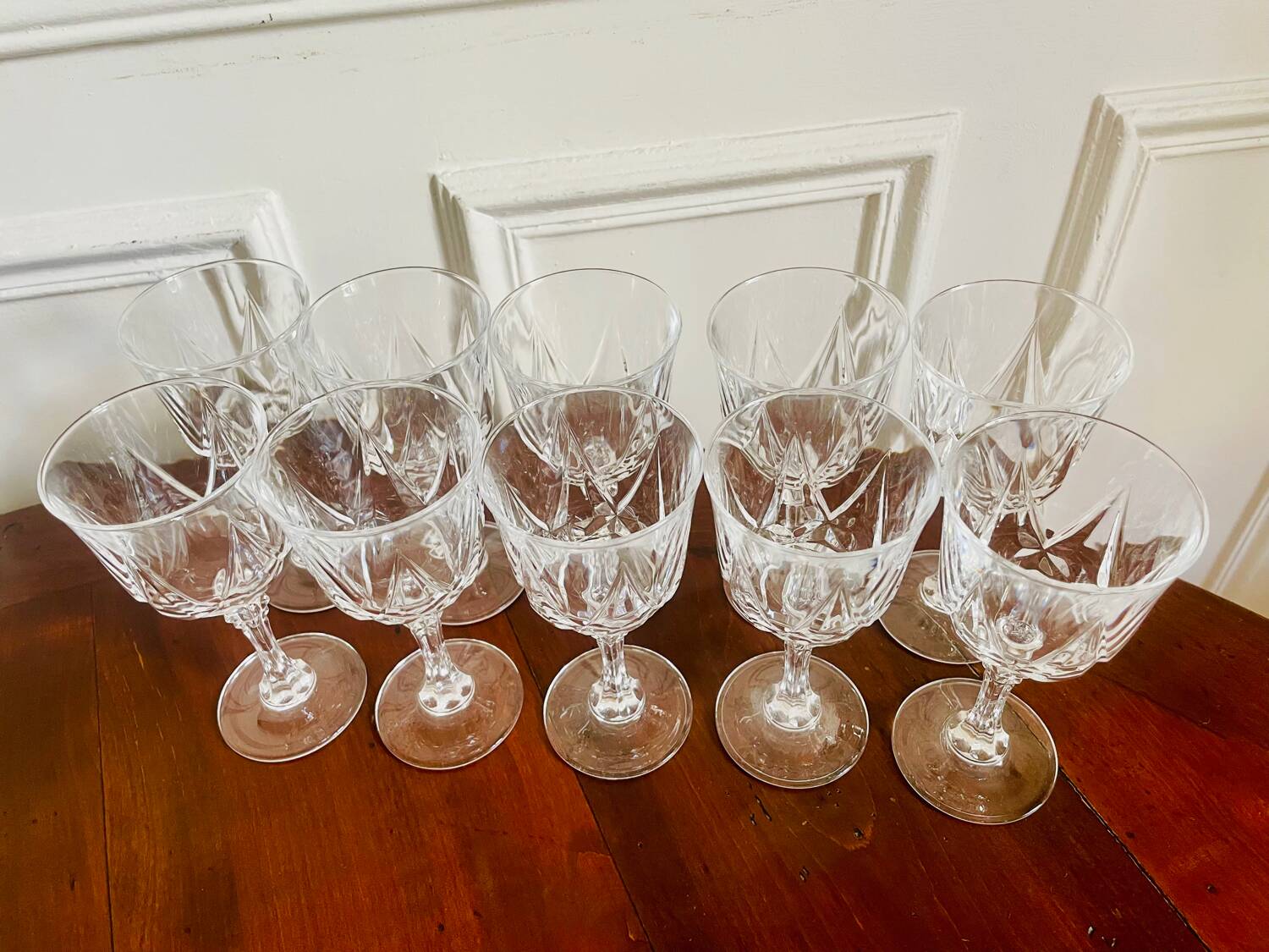 Service de 10 verres à pied en cristal ciselé