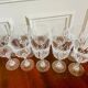 Service de 10 verres à pied en cristal ciselé