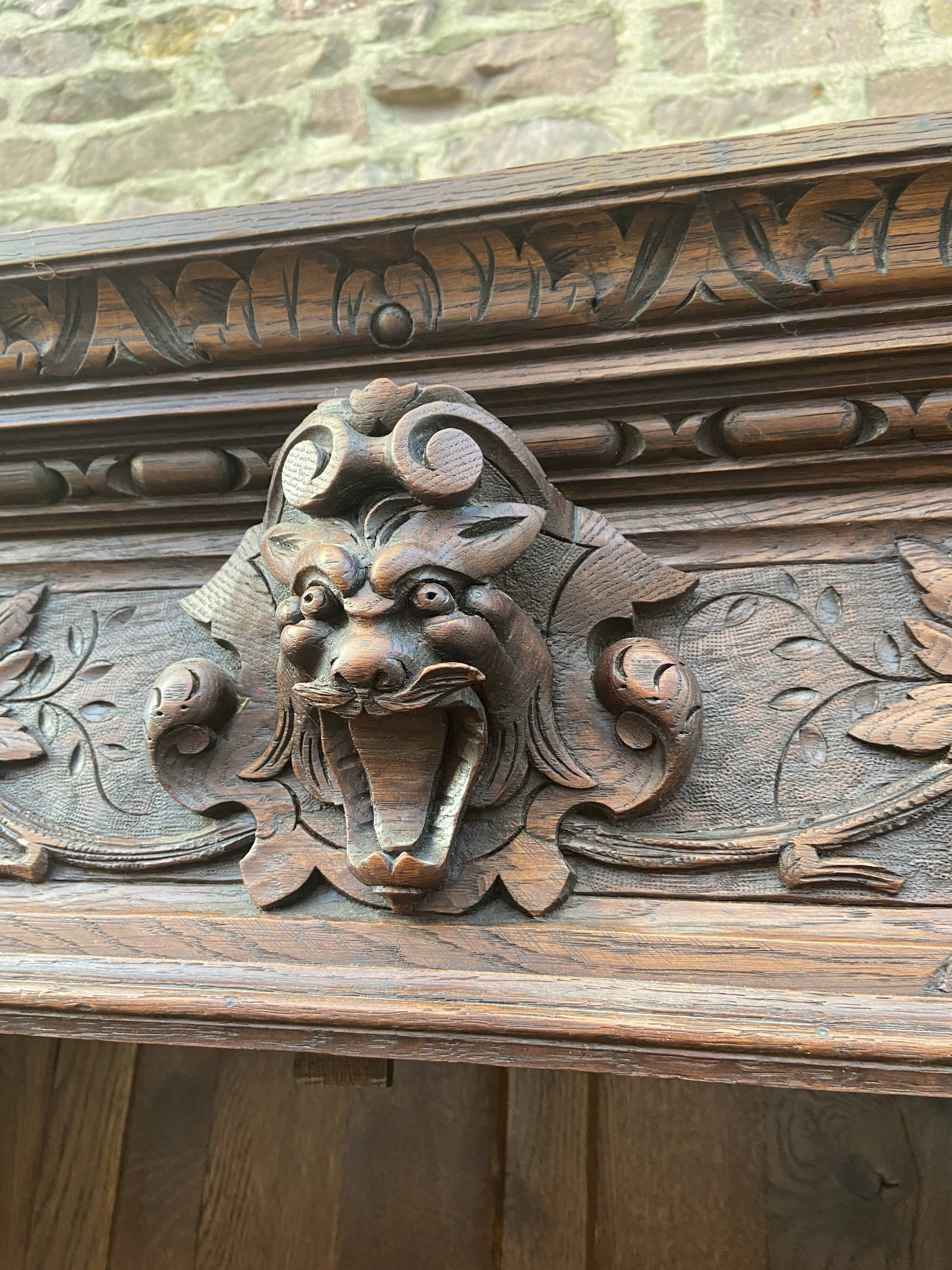 Hunting buffet style Louis XIII Renaissance XXth