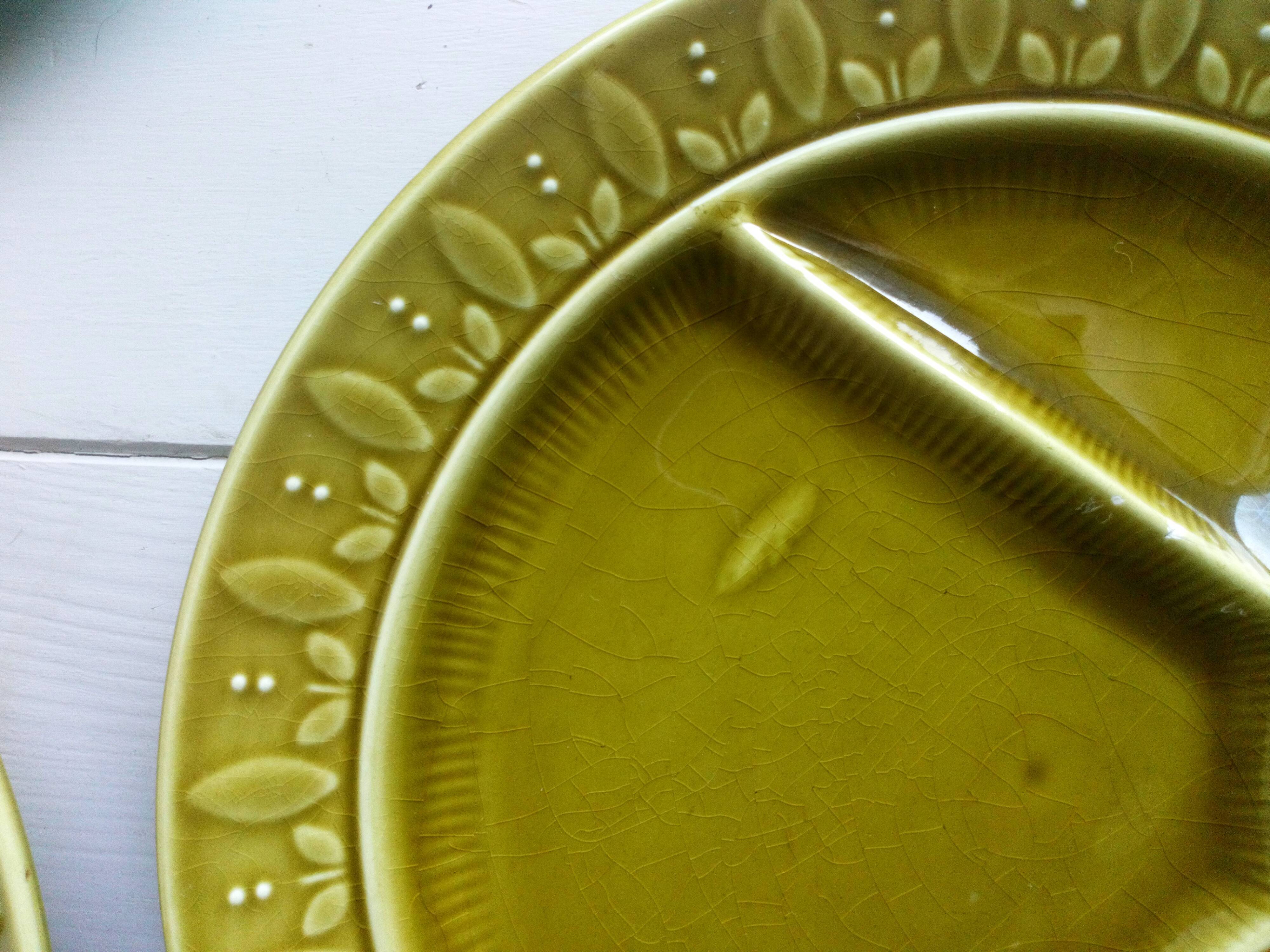 Five plates with scandinavian ceramic hors d'oeuvres
