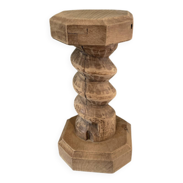 Show the decorative press.