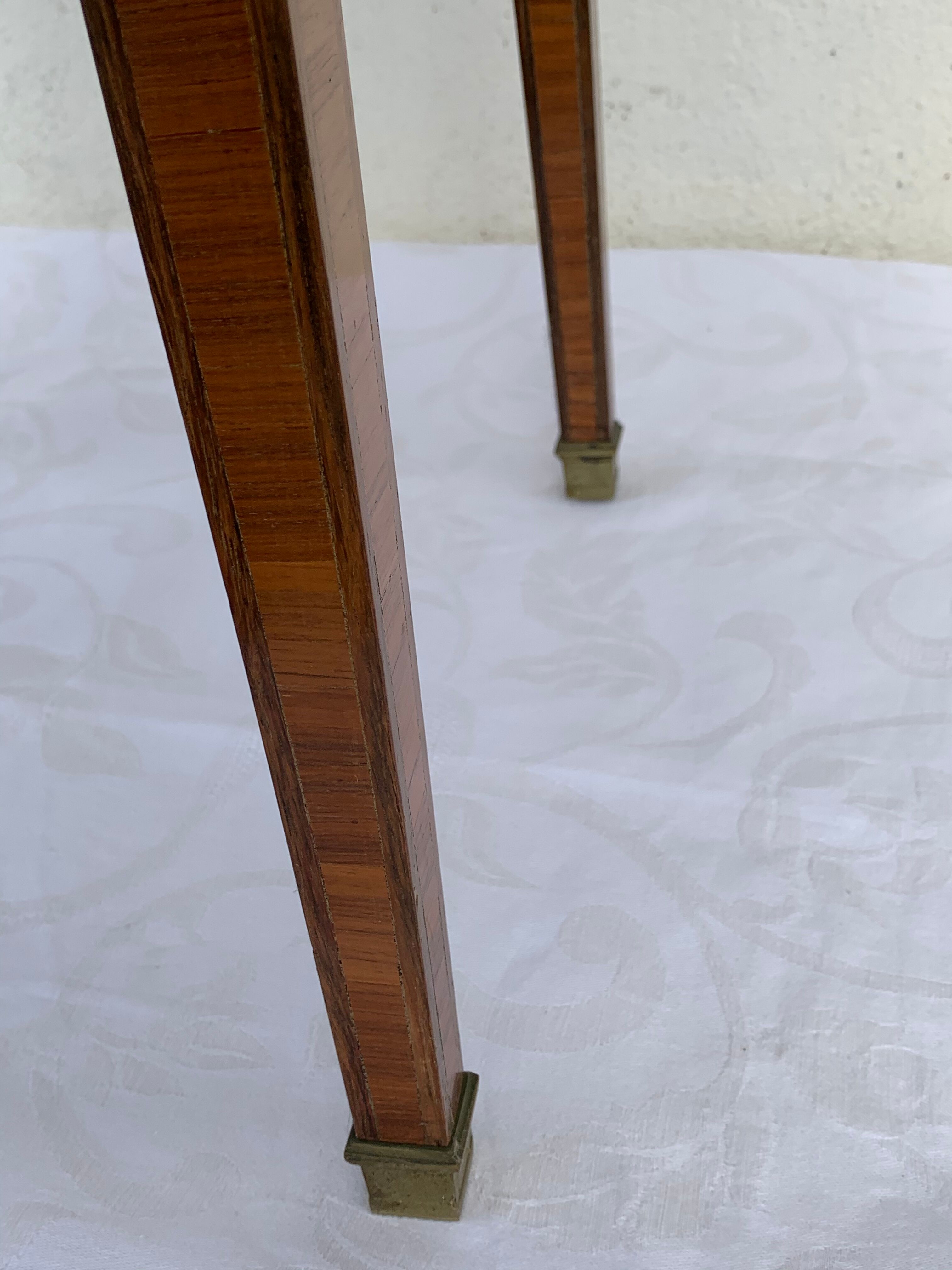 Game table called handkerchief