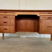 Vintage Danish desk in teak and oak by Børge Mogensen for Søborg Møbelfabrik, 1960s.