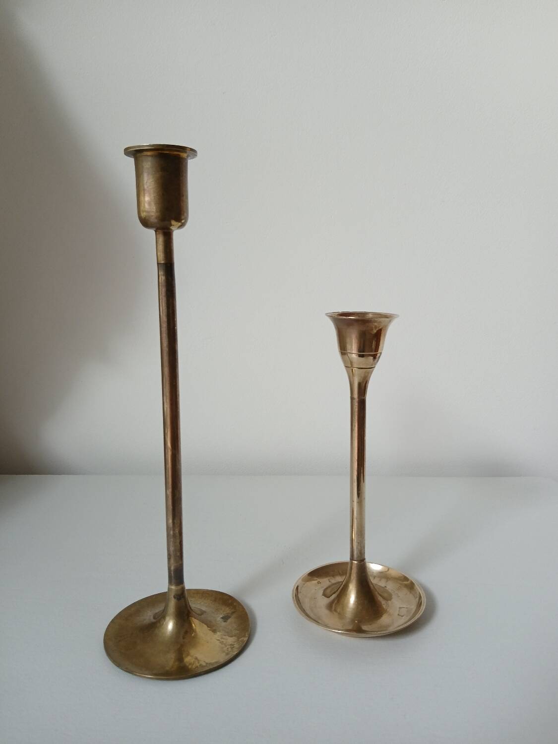 Set of two straight brass candlesticks.