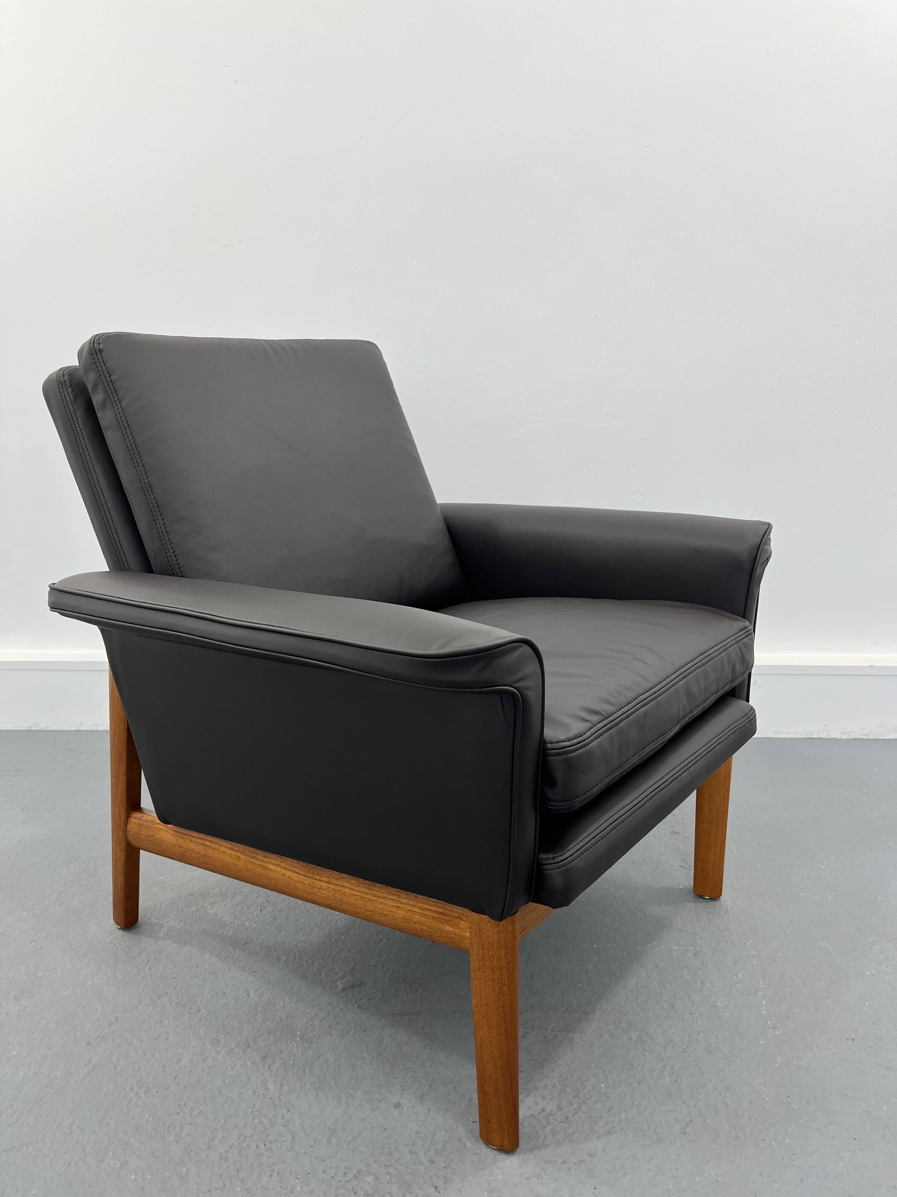 Chair model 218 by Finn Juhl Jupiter for France & Søn France and Daverkosen Denmark 1965