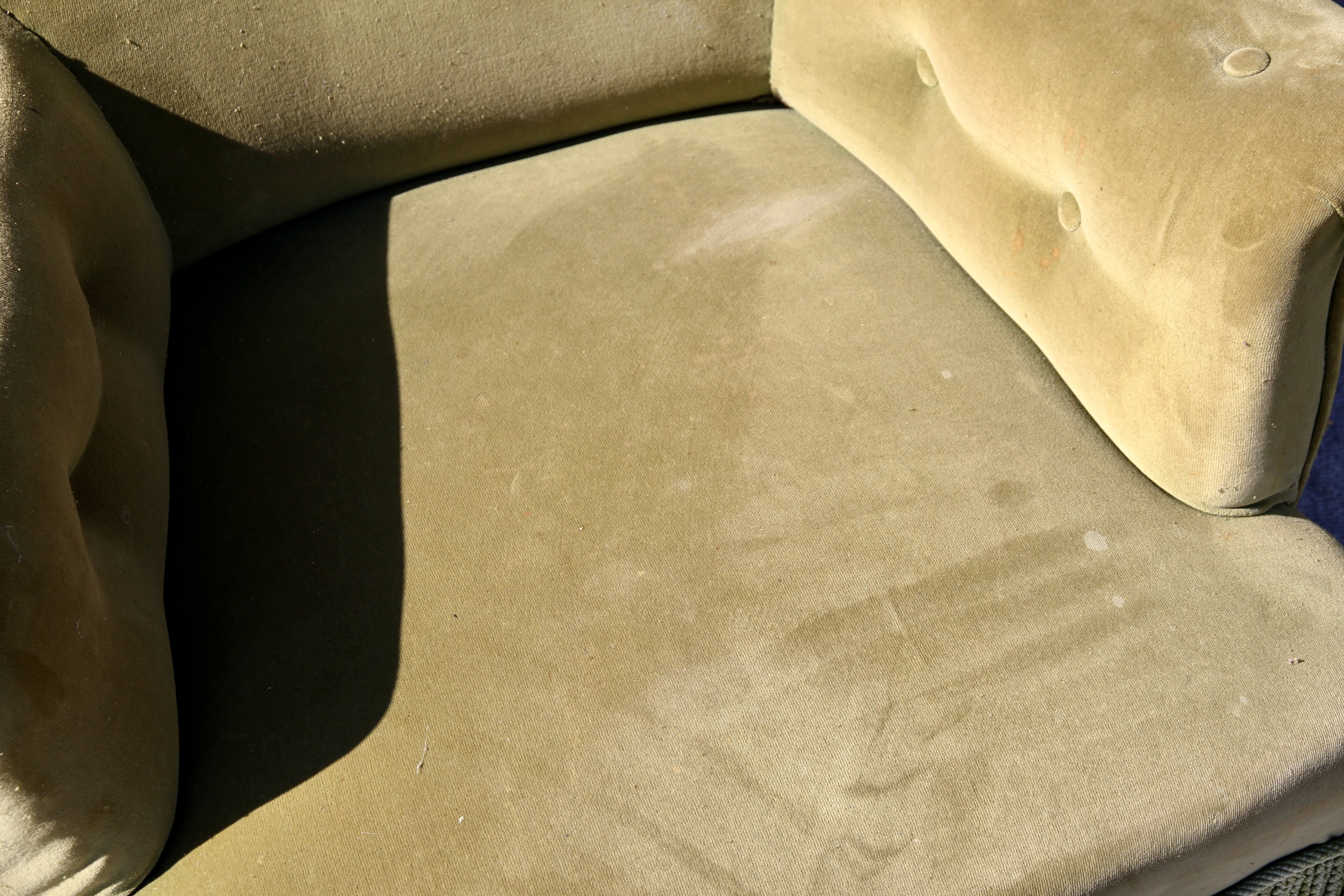 Paire de fauteuils en velours