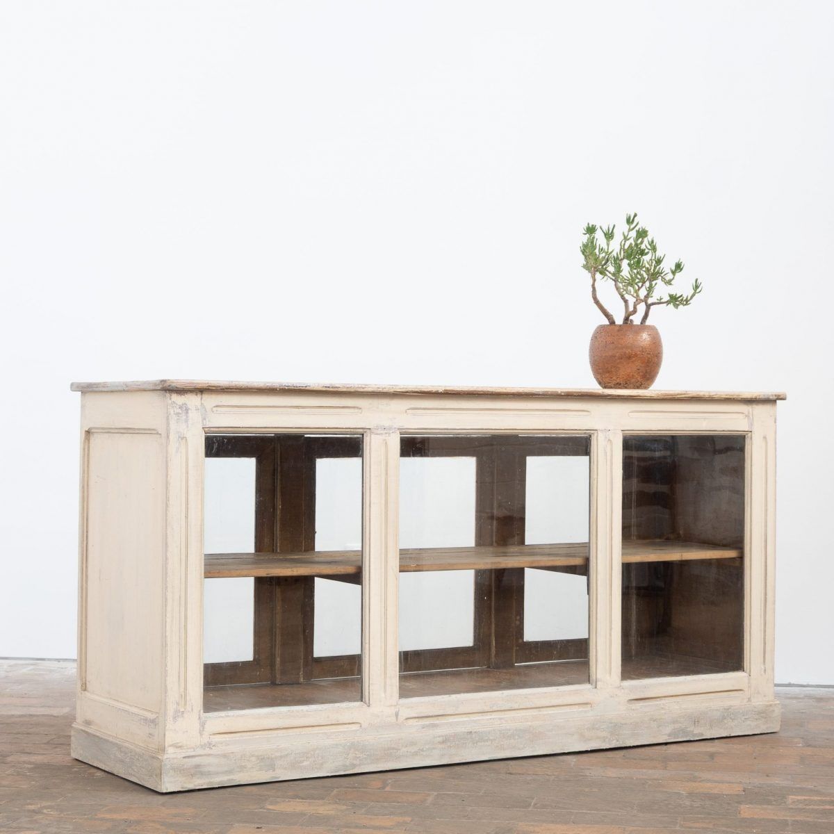 Ancien comptoir vitrine en bois peint – début XXe siècle