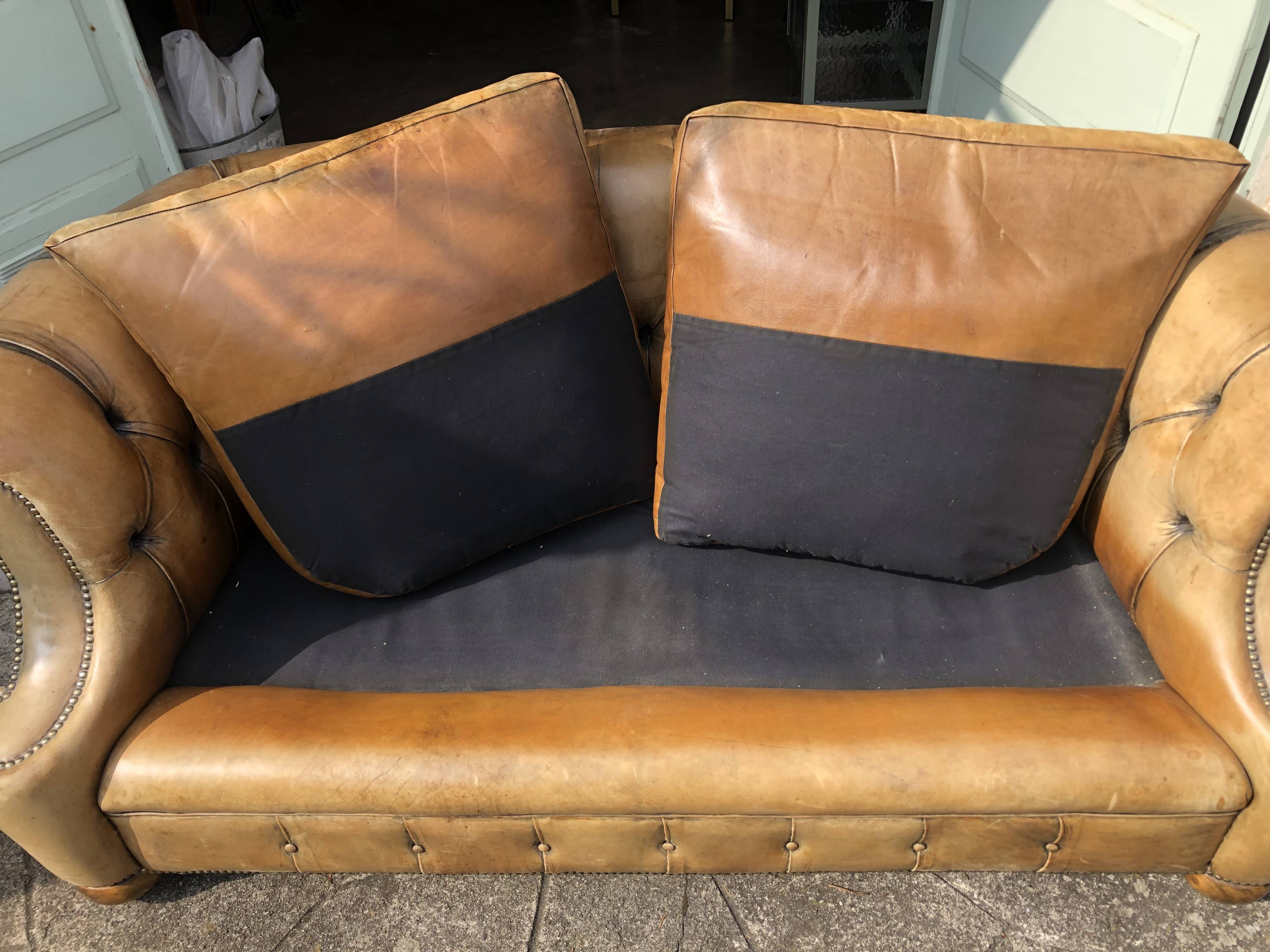 2-seater Chesterfield sofa in tan leather