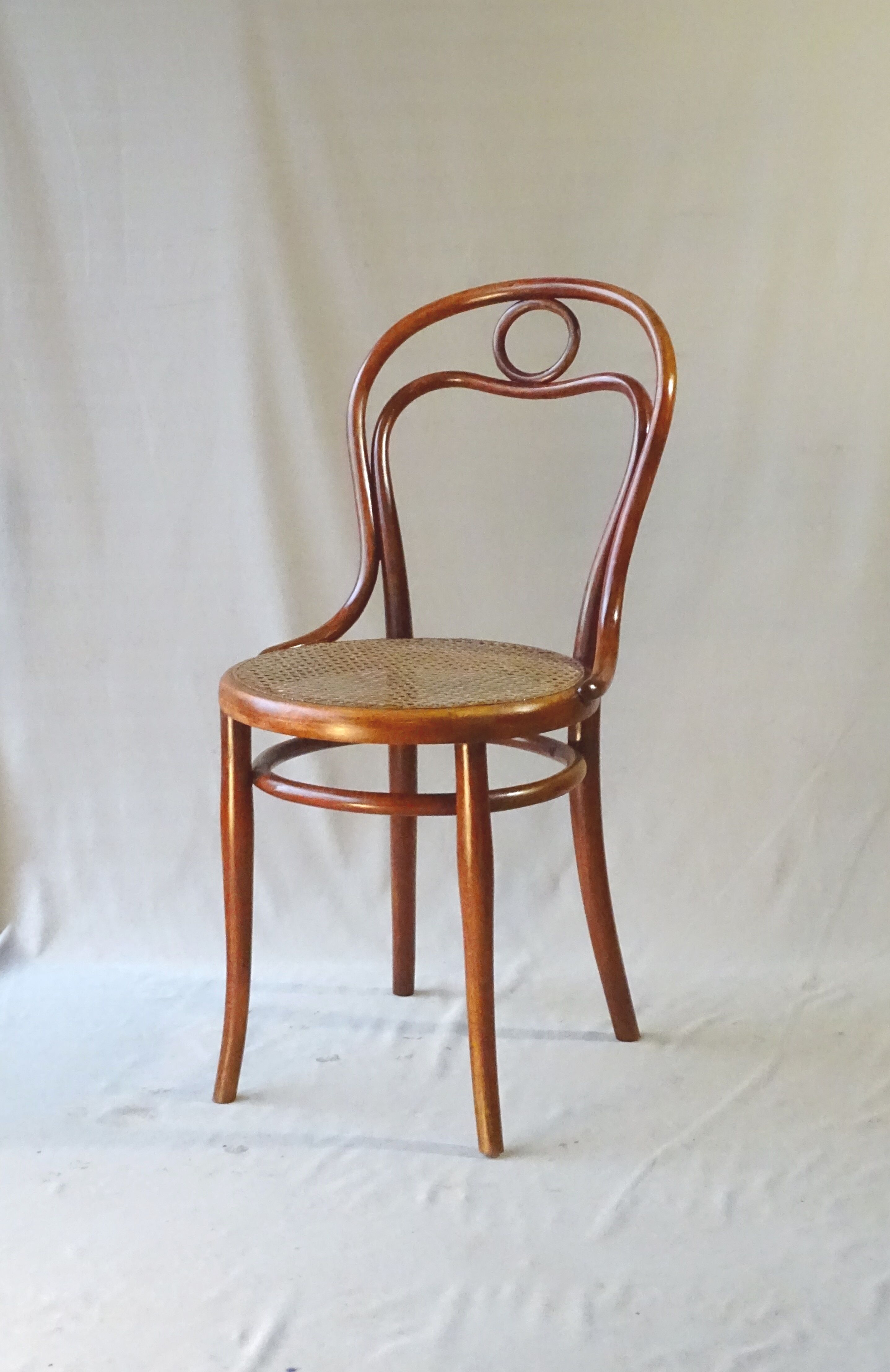 Set of 2 Thonet chairs N°31, 1885, antique cannages