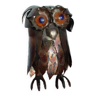 Brutalist sculpture made of a metal owl