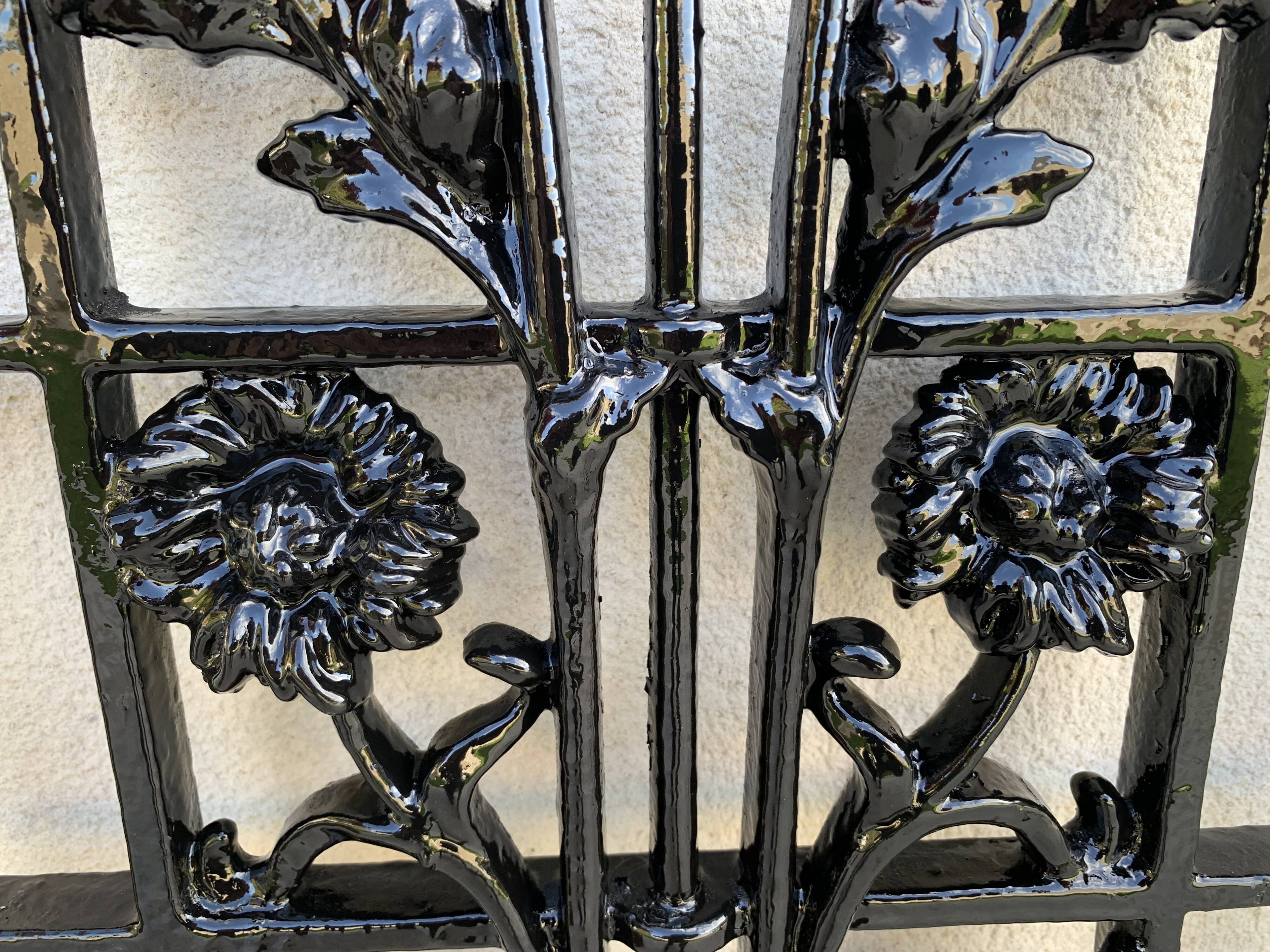 2 Art Nouveau / Art Deco grids art ironwork flower decoration